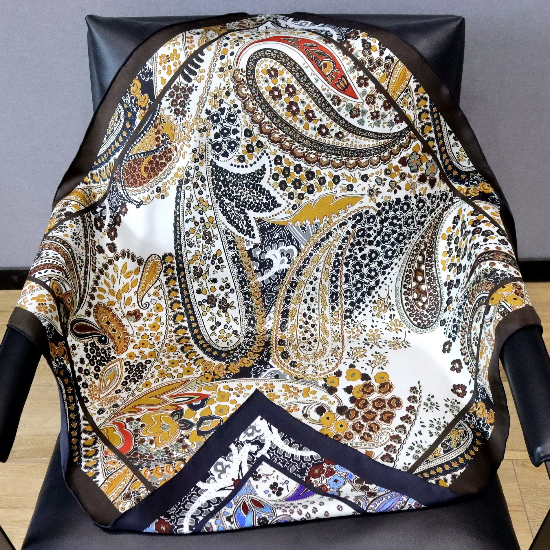 

High-end Elegant Women Fine Indian Cashew Flower Double-sided Print Quality 18MM Twill Silk Hand-rolled Edge Large Scarf Shawl