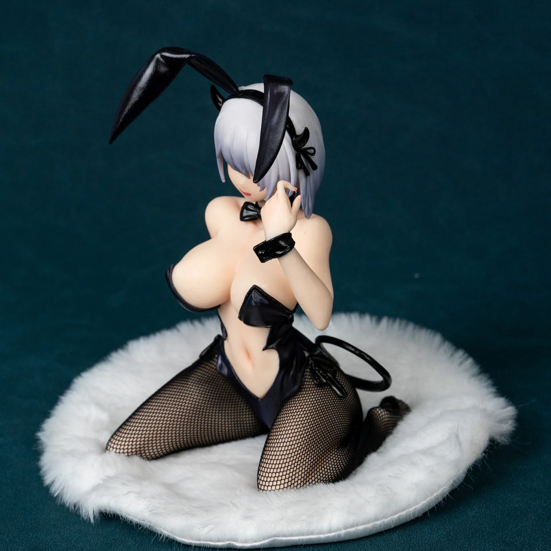 Figurine de jouet série beauté, chaussettes en maille, lapin fille Nainai assis, 15cm, Figurine Sexy, Statue d'anime, modèle d'ornement, poupée Kawaii à collectionner