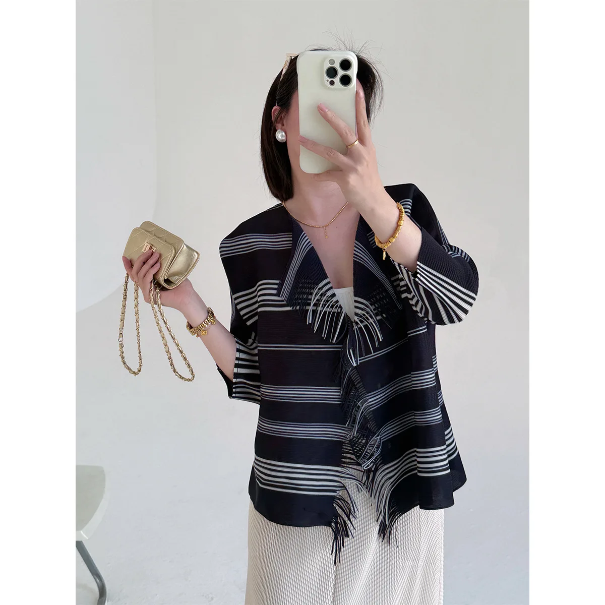 

Новый женский кардиган 2026 года в стиле Lazy: свободный крой, бахрома, черно-белые полосы, модная универсальная верхняя одежда в повседневном стиле