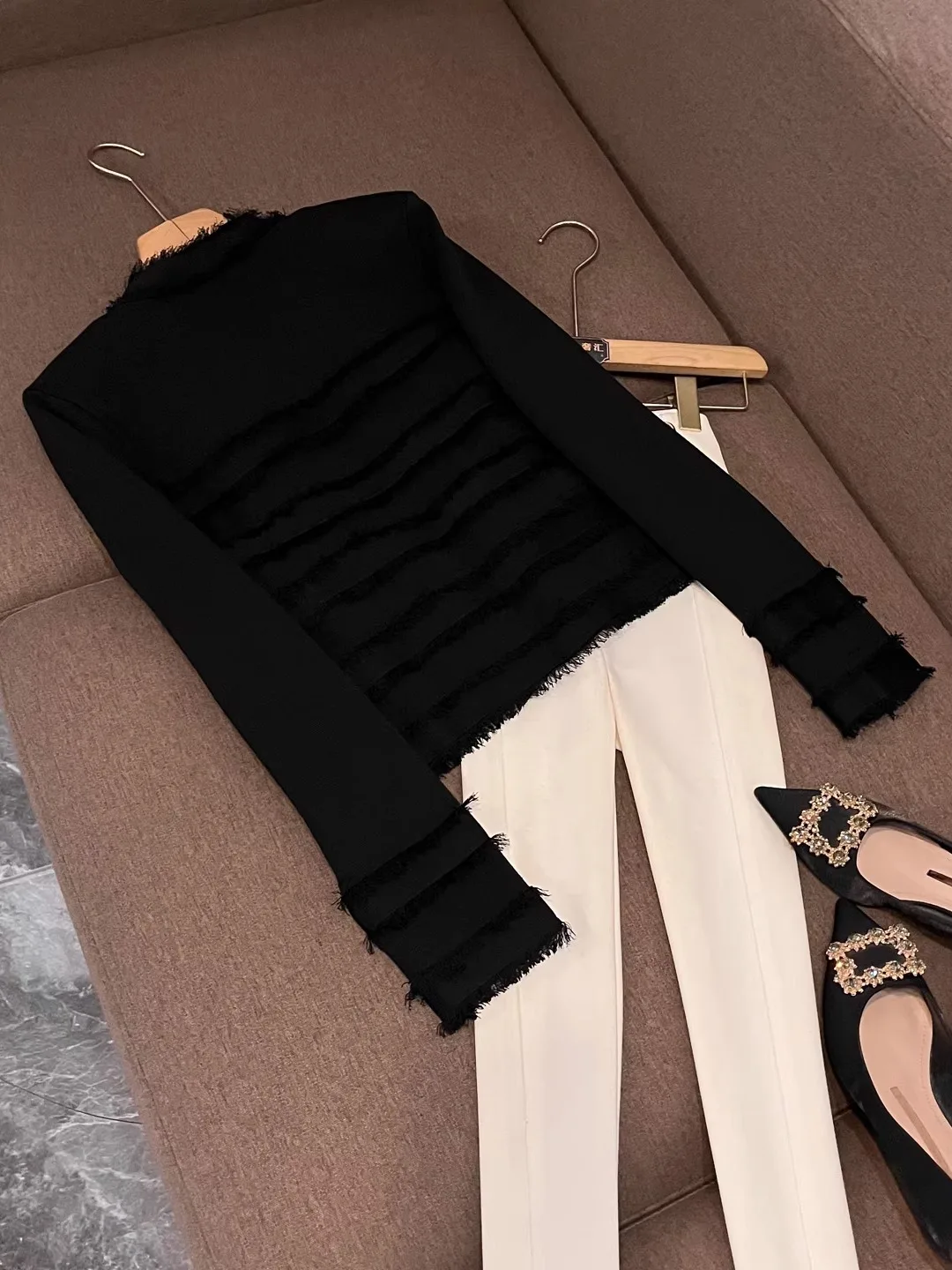 Nowa modna bluza damska z frędzlami, dwurzędowa, metalowa, niebieska, idealna na dojazdy do pracy, stylizowana na sweter, z charakterem.