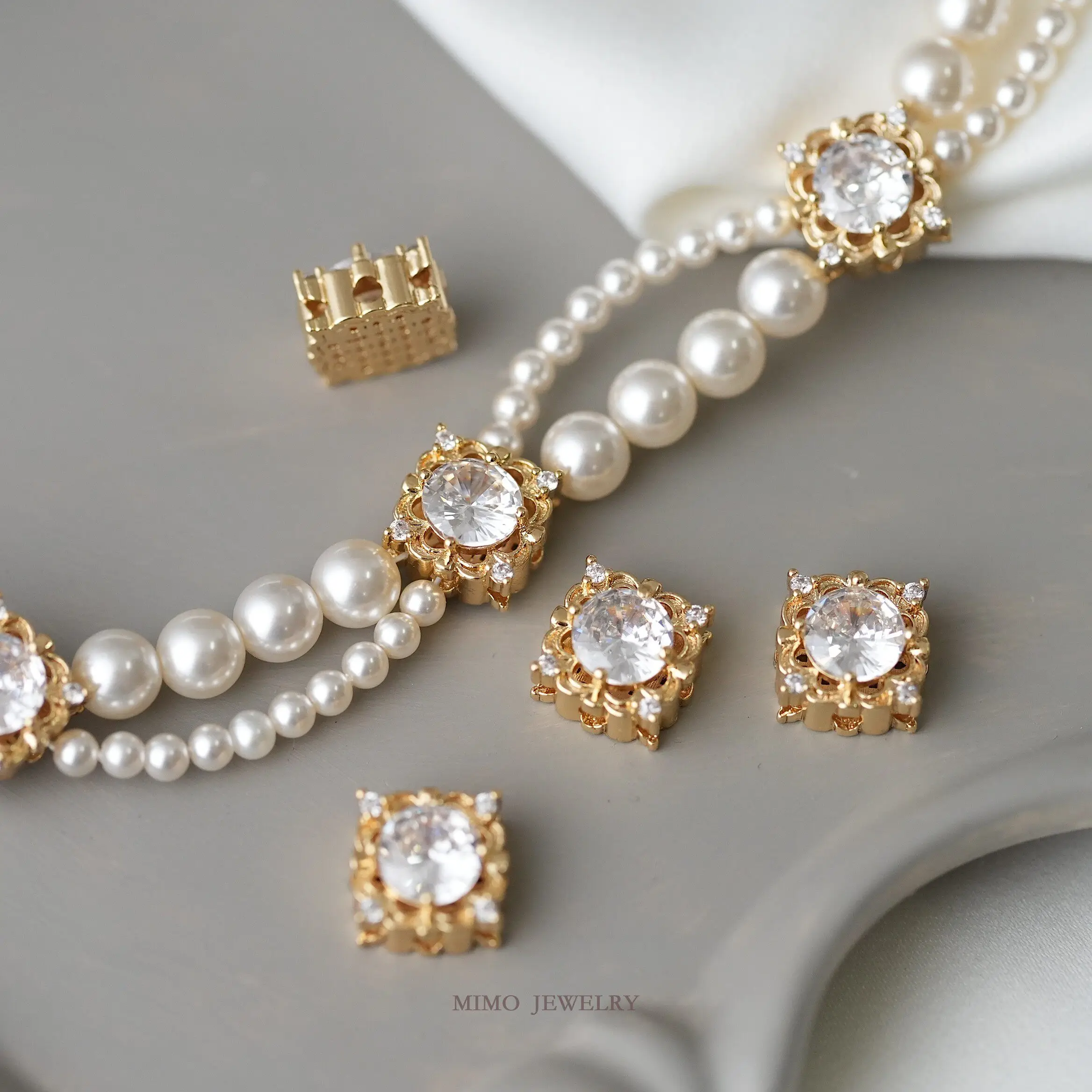 

Латунные позолоченные квадратные и круглые бусины-разделители с цирконием, восемь отверстий, для изготовления украшений, браслетов, аксессуаров своими руками