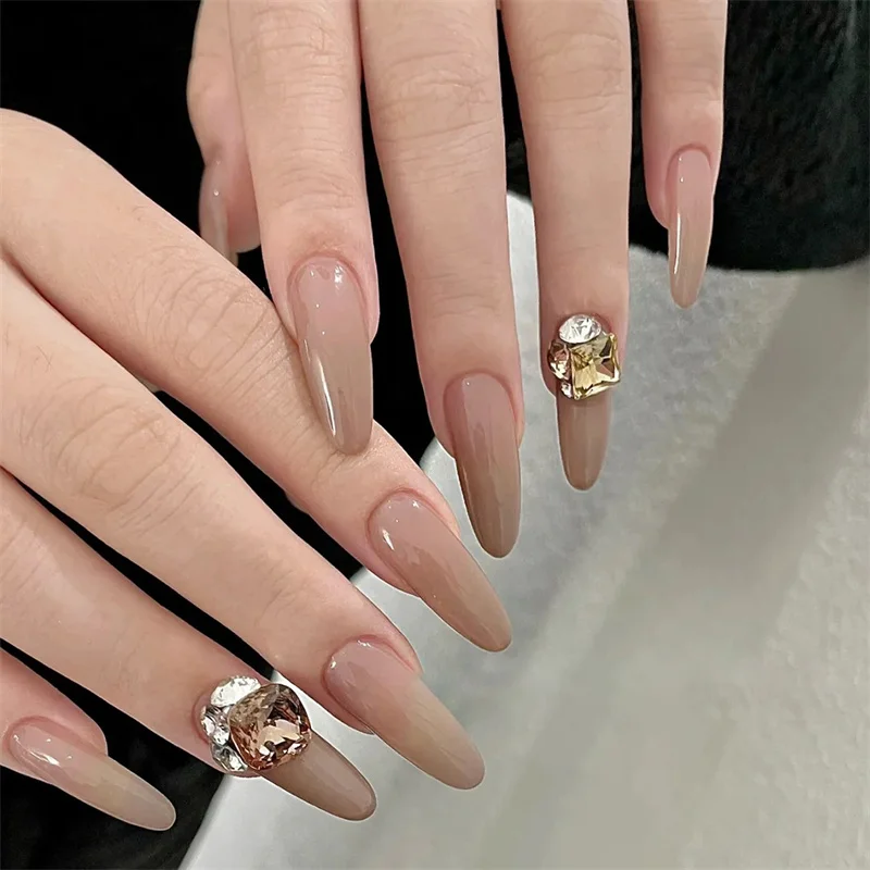 Il Design accattivante Super Flash splendidamente realizzato aggiunge un tocco di glamour migliora la tua Manicure, ideale per gli amanti delle unghie