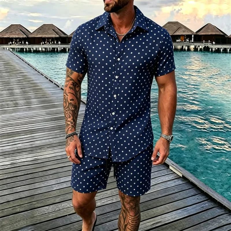 Herren-Zweiteiler mit Polka-Dot-Print, Kurzarmhemd und Shorts, geeignet für Sommerreisen und eine lässige Retro-Atmosphäre.