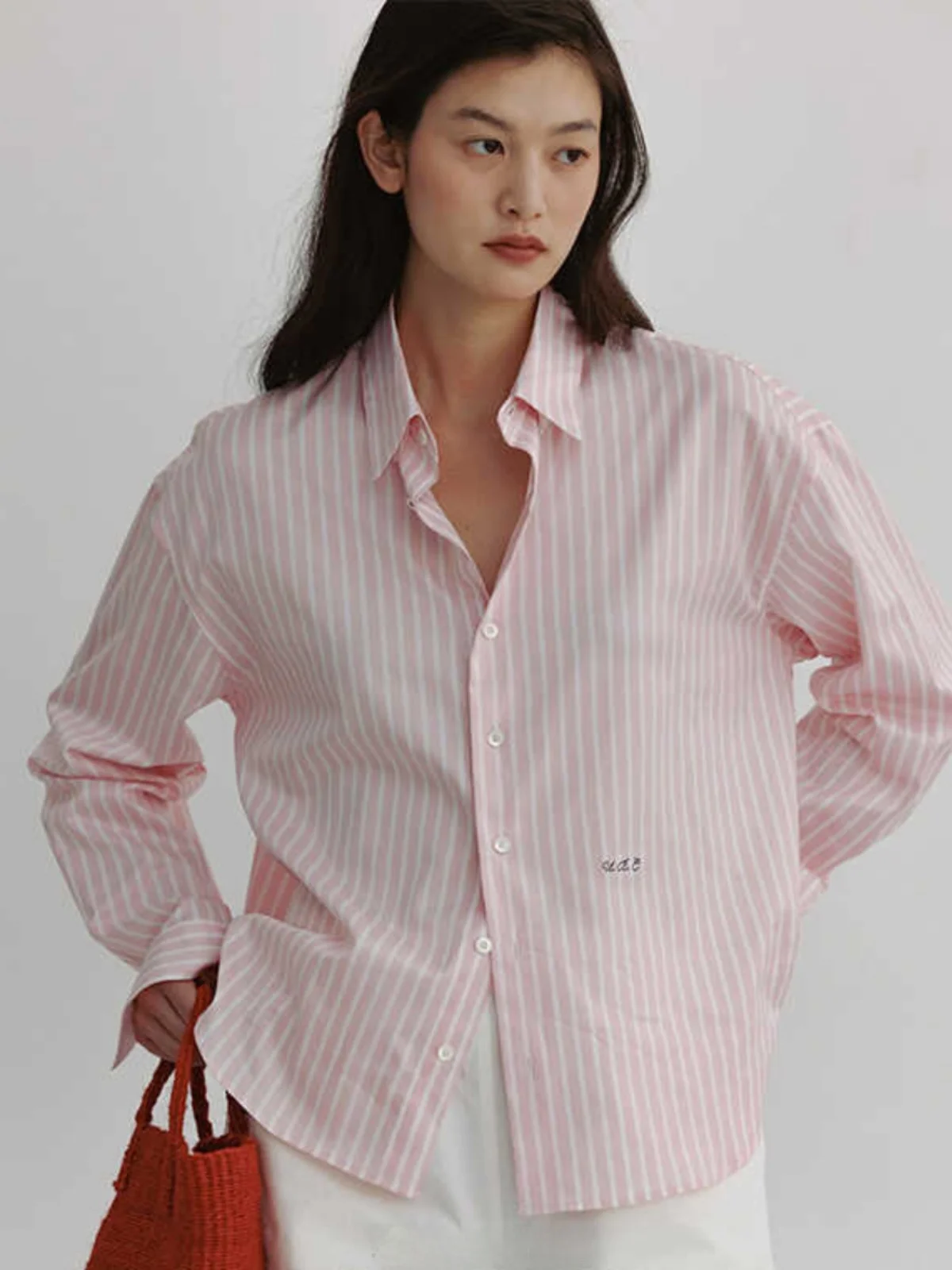 قميص نسائي مخطط لفصلي الربيع والخريف، تصميم جديد بألوان متباينة، تطريز أنيق، قميص رقيق من القطن 00٪ بأكمام طويلة وأزرار