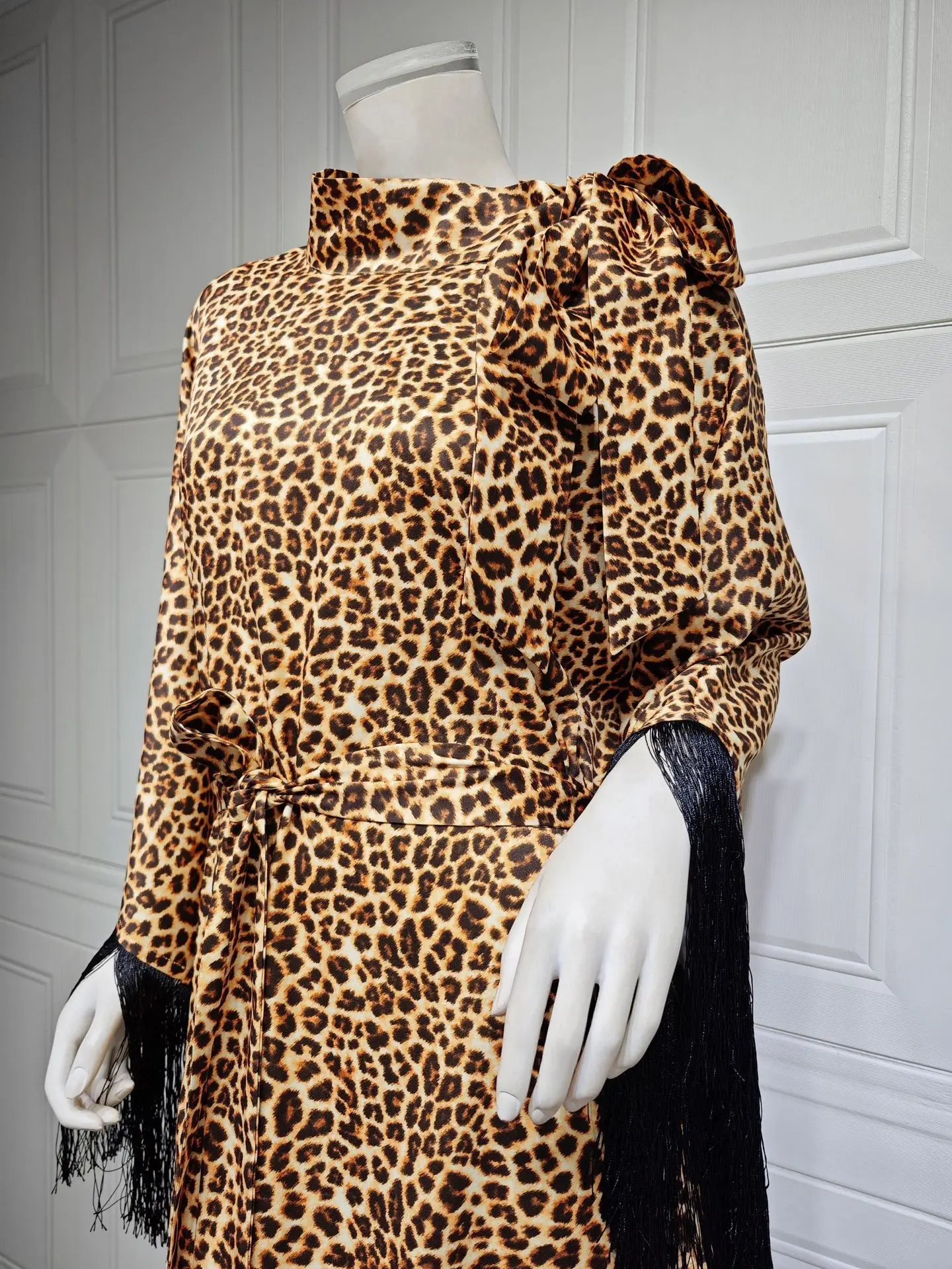 Atacado 2025 moroco kaftan vestidos leopardo robe vestido de festa moda moderna muçulmano abaya roupas mangas morcego com borla