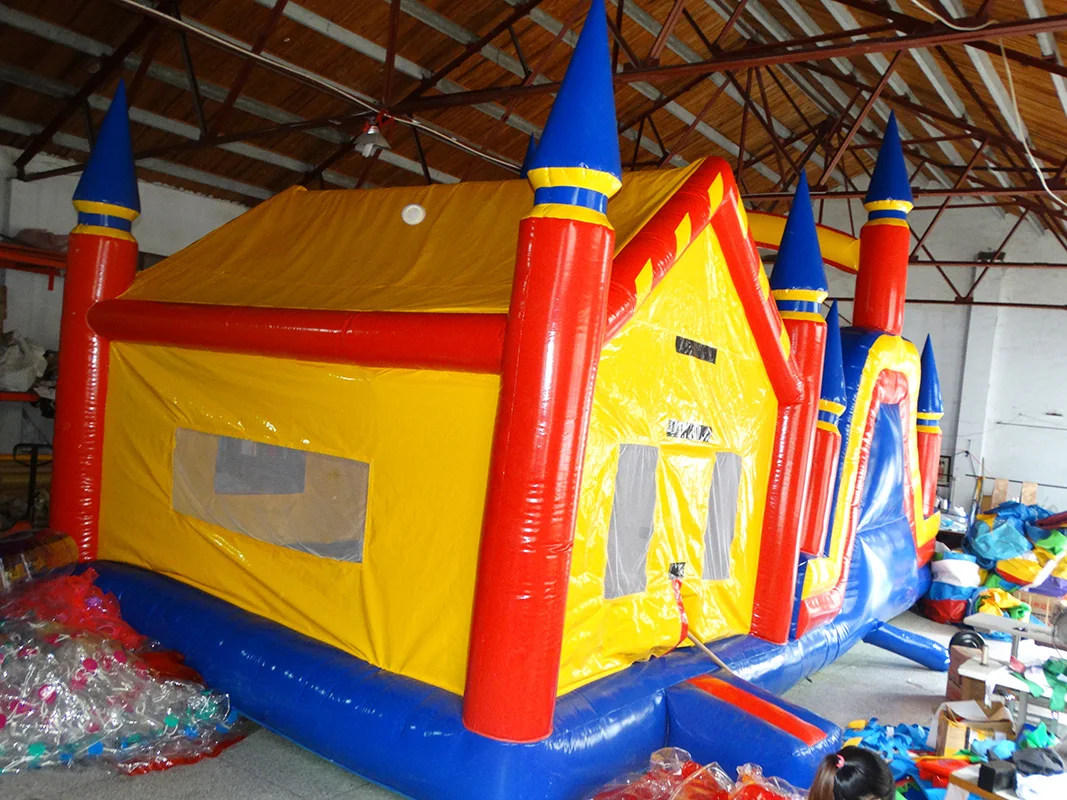 Inflatable obstacle course, high density PVC material, which is resistant to wear and sunlight, suitable for long