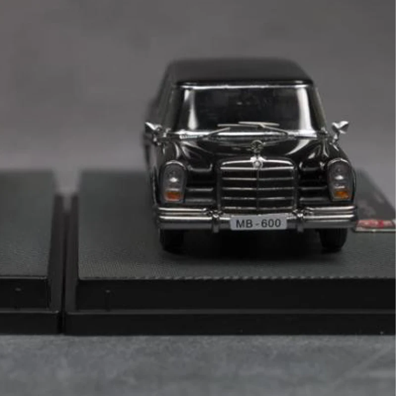 Diecast Original 1:64 Scale Benz 600 Pullman W100 Simulation Alloy Car Model Static Dispaly Collectible Toy Gift Souvenir