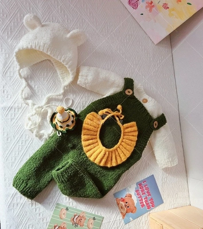 Newborn Photography Clothing Cute Handmade Knitted Christmas Green Outfit with Hat Bibs Set for Baby Studio Photoshoot Props