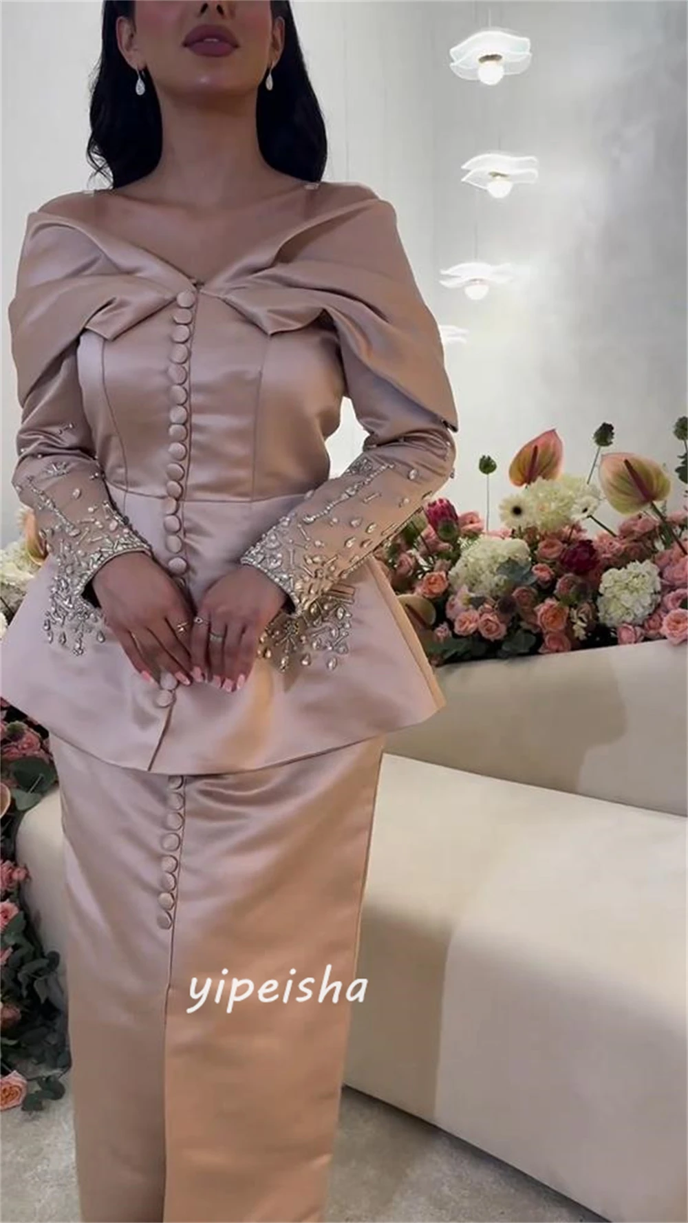 Jiayigong Satin kancing manik-manik selebriti A-line bahu terbuka acara Bespoke panjang pergelangan kaki