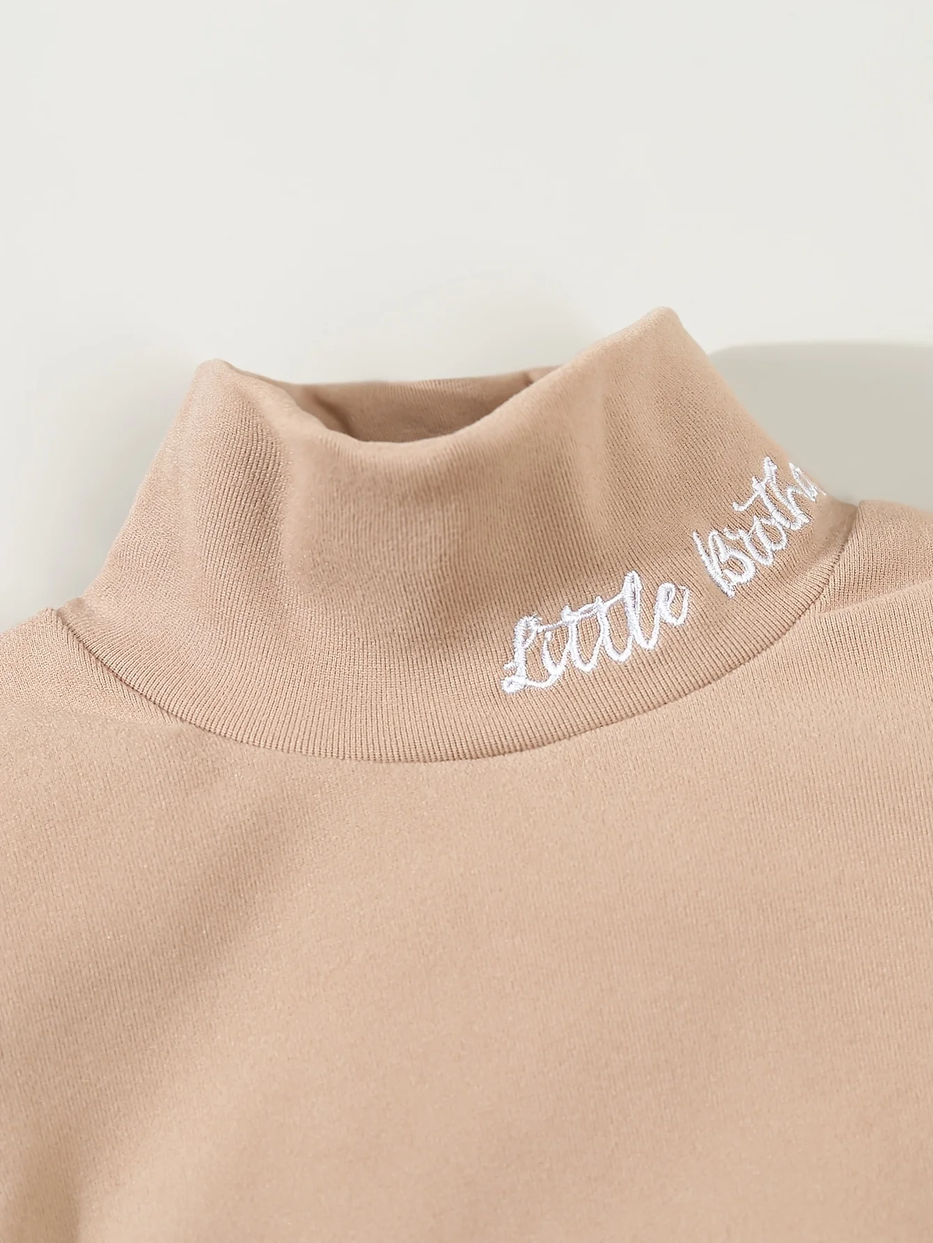 بدلة قفز مثلثة مطرزة بسيطة للخريف والشتاء للأطفال الأولاد من De Rong Ha Yi مكونة من 3 قطع ناعمة ومريحة