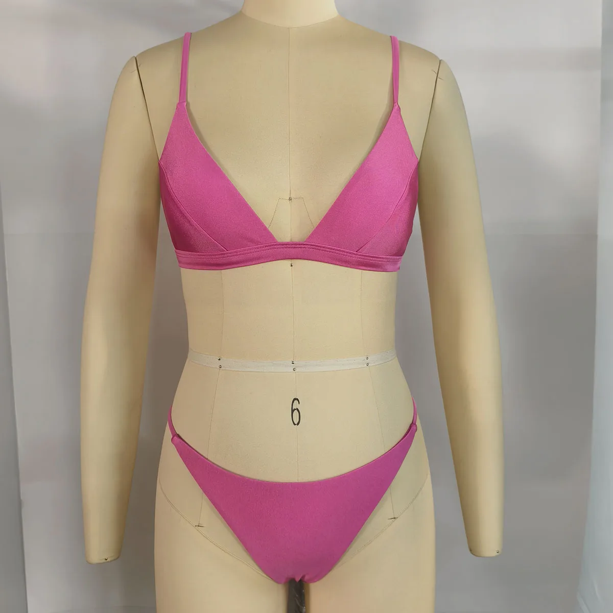 

Бикини LENITIVE FASHION из двухслойной ткани с широкими эластичными бретелями, молодежный стиль, треугольный вырез.