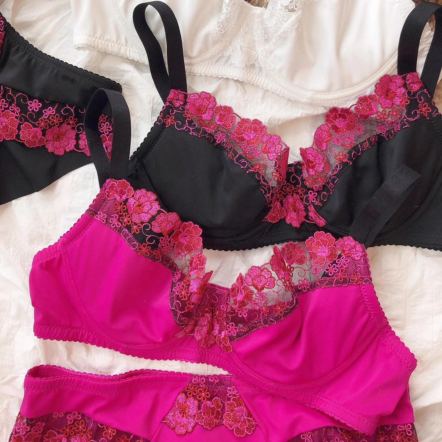 حجم كبير 75-95 BCDEFG صيف جديد رقيقة الأزهار التطريز رفع المرأة مثير أطقم داخلية جريمي حمالة صدر ولباس داخلي الملابس الداخلية العشير