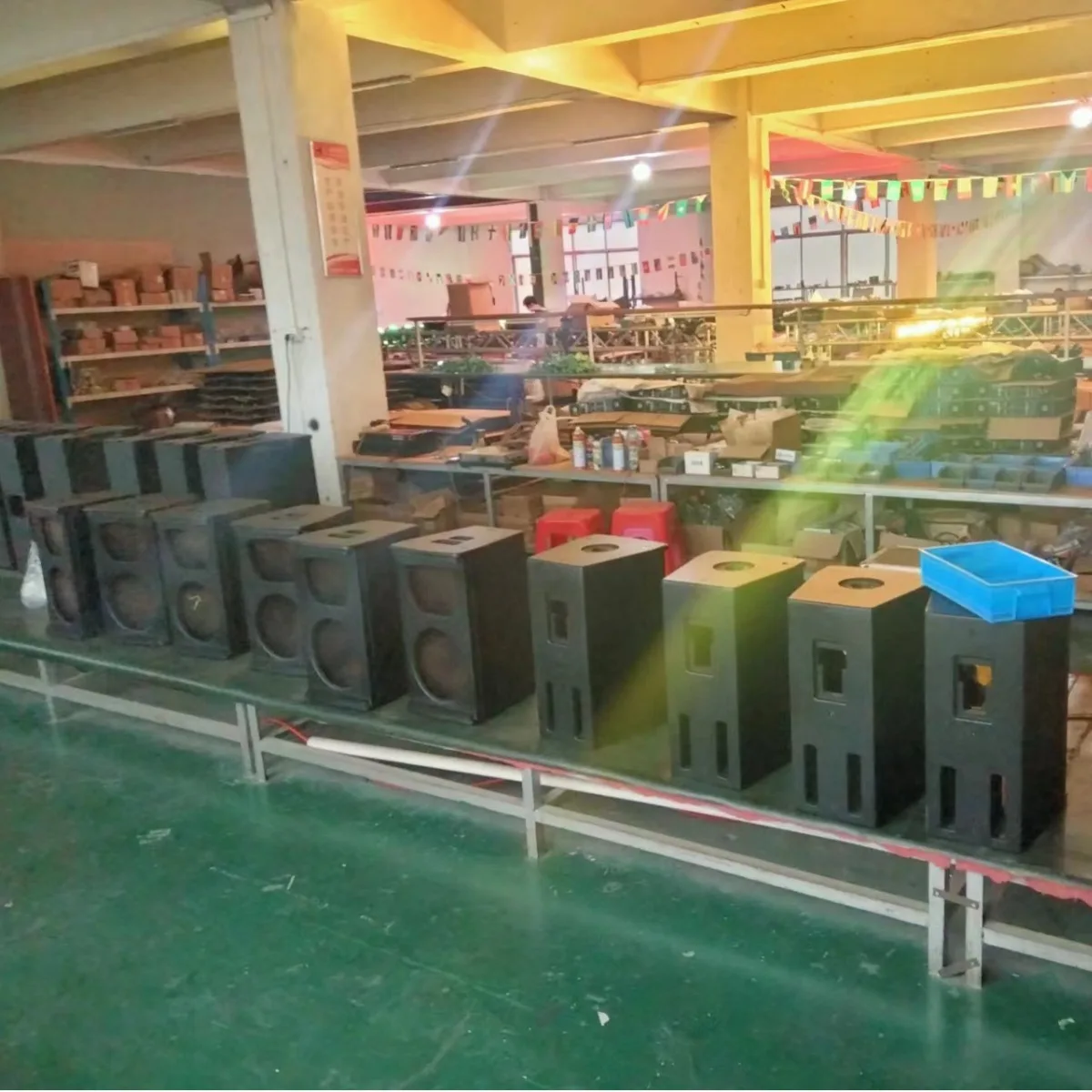 Picture 4: Line array speakers Outdoor performance Line array audio Double 10-inch line array speakers   audio