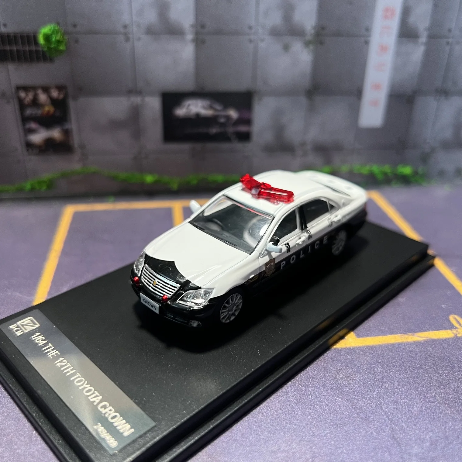 DCM 1/64 Crown Police Car Alloy Diecast Model samochodu