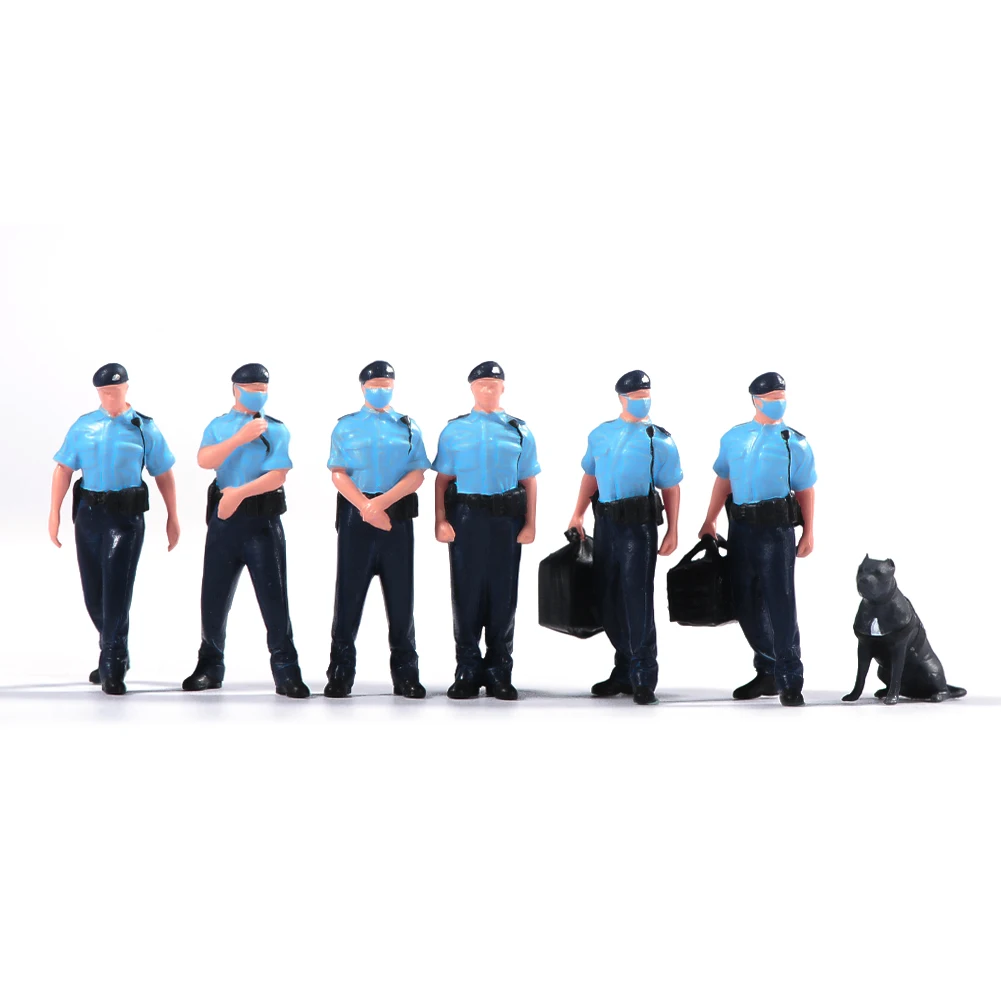 

Discount Painted Miniatures 1/64 Scale Hong Kong Male Police and Dog Series Set Scene Figure Dolls Model For Cars Vehicles Toys