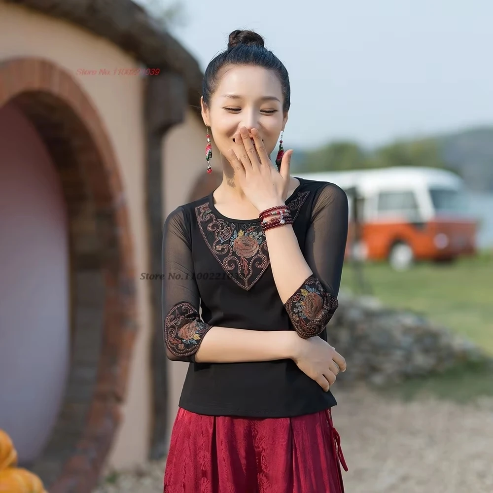 قميص صيني عتيق لعام 2025 قميص وطني مطرز بالزهور برقبة دائرية تي شيرت نسائي بأكمام شبكية عرقية قميص قاعدة شرقية عتيقة