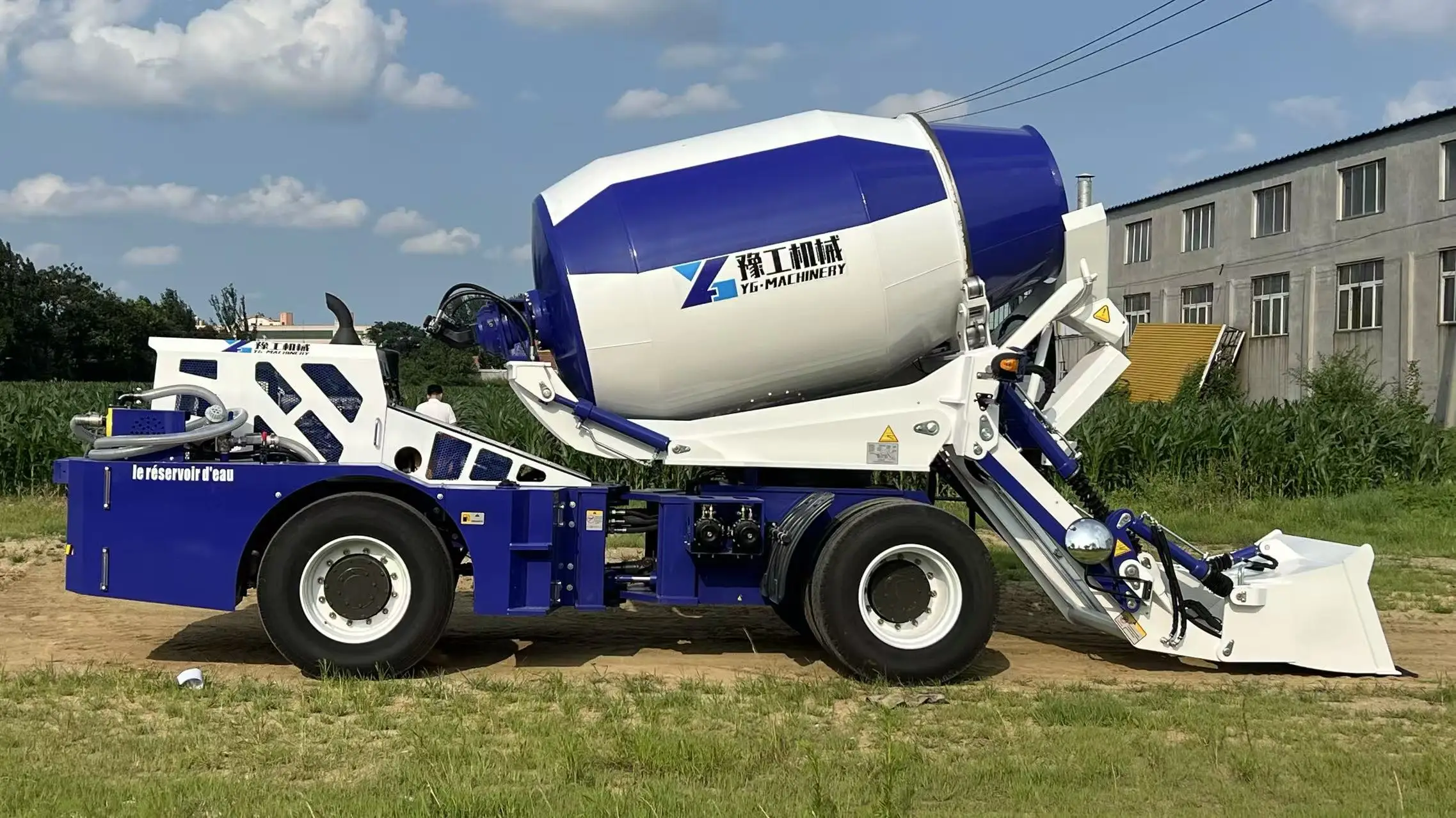 Fast Mixing Self Loading Concrete Mixer Truck for Rapid Road Pavement Construction Work