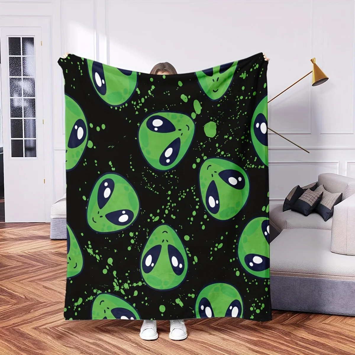 Contemporary Alien Head 3D Print Flannel Throw Blanket - Ultra-Soft Quilted Extra-Large Bedding, All-Season Comfort, Digital Pri