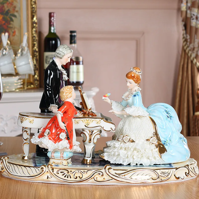 High-end European luxury court ceramic character ornaments playing the piano and violin wedding gifts for a family of three