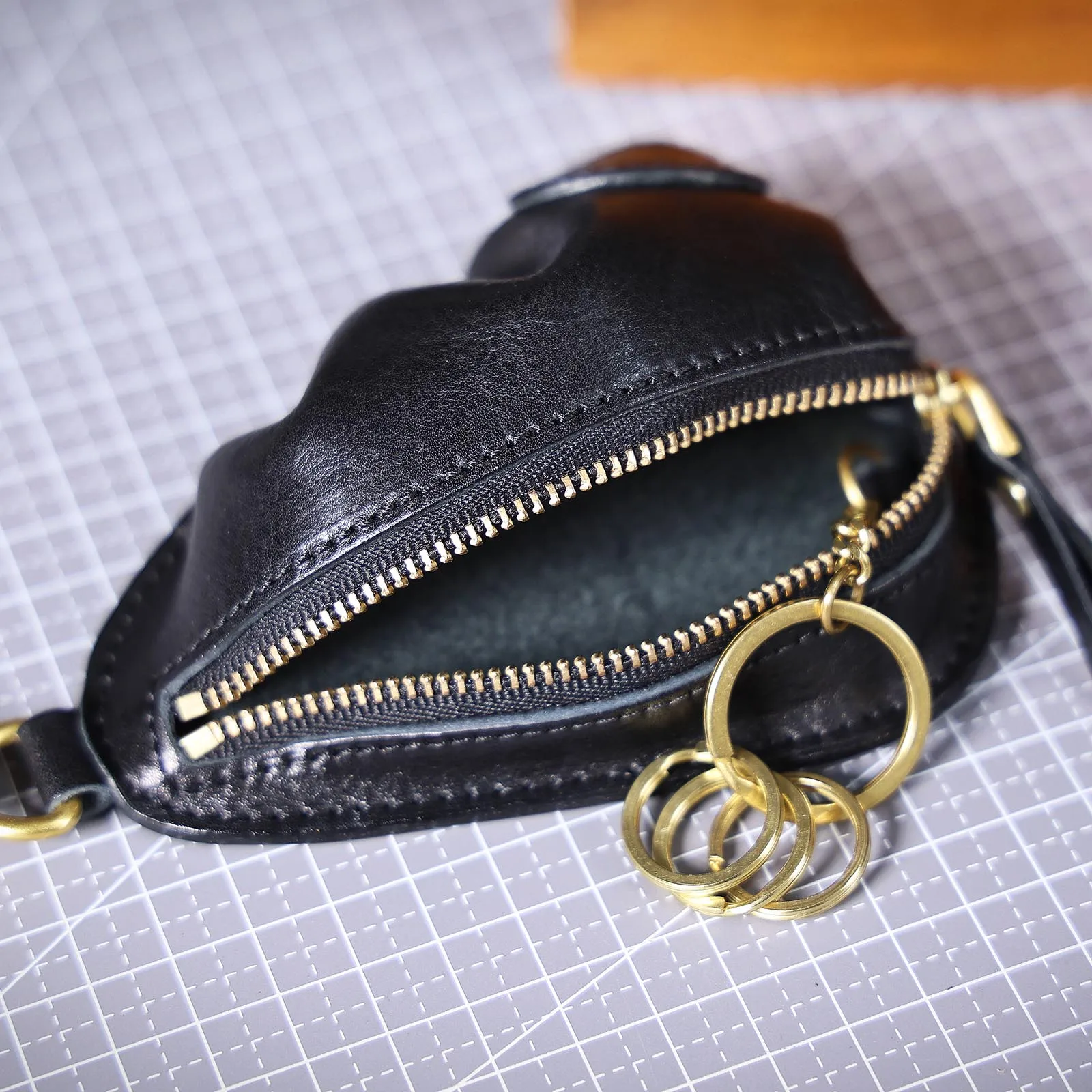 Echtleder Autoschlüsselhalter Unisex Casual Schlüsseltasche aus pflanzlich gegerbtem Rindsleder Gürteltasche für Münzen. – Detail 9