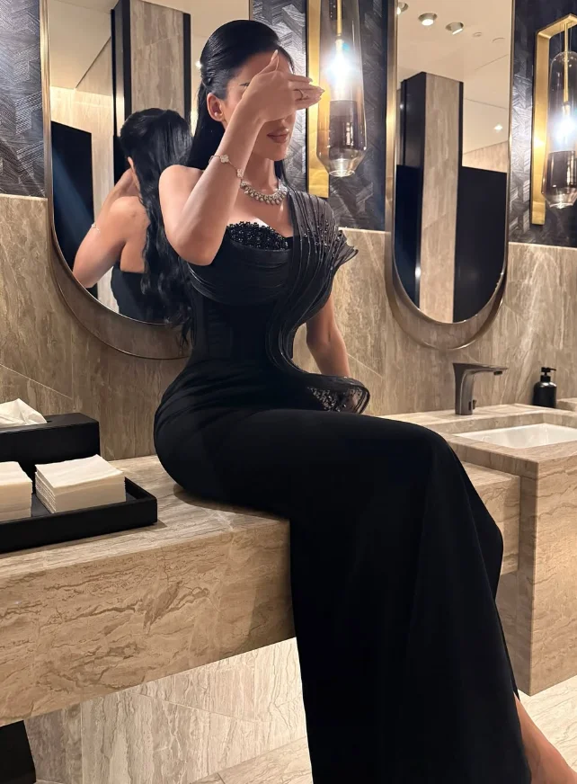 カスタマイズされた高品質ノースリーブワンショルダー足首丈ブラックビーズハイフォーク A ライン恋人イブニング Vestidos デ ガラ