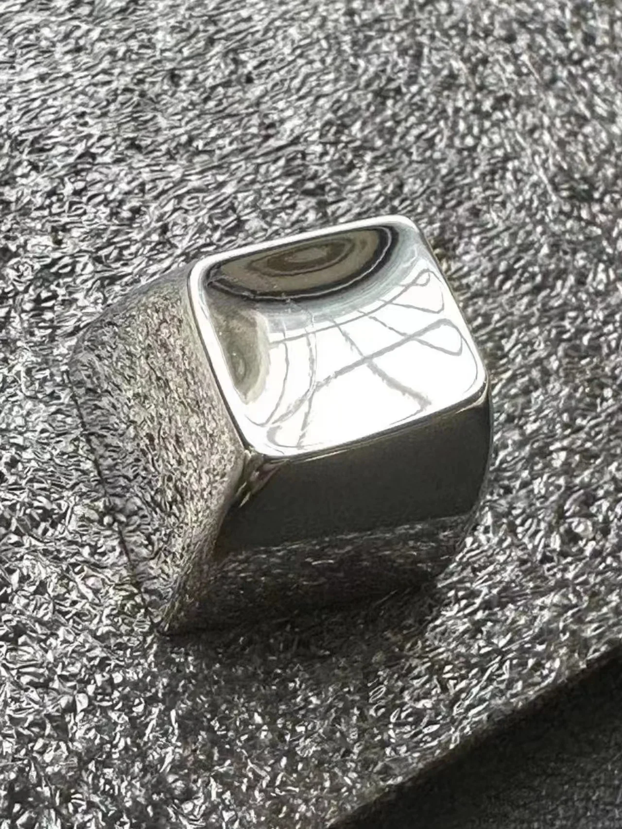 

Ansa Bright Silver Titanium High Gloss Mirror SA Height, Mechanical Keyboard Metal Keycaps