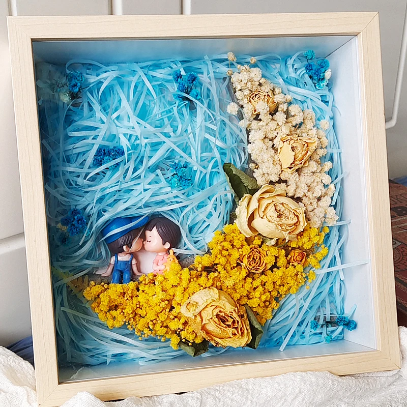 

Handmade immortal dried flowers DIY two small guessless frame picture frames can be hung and set up for Valentine's Day gifts