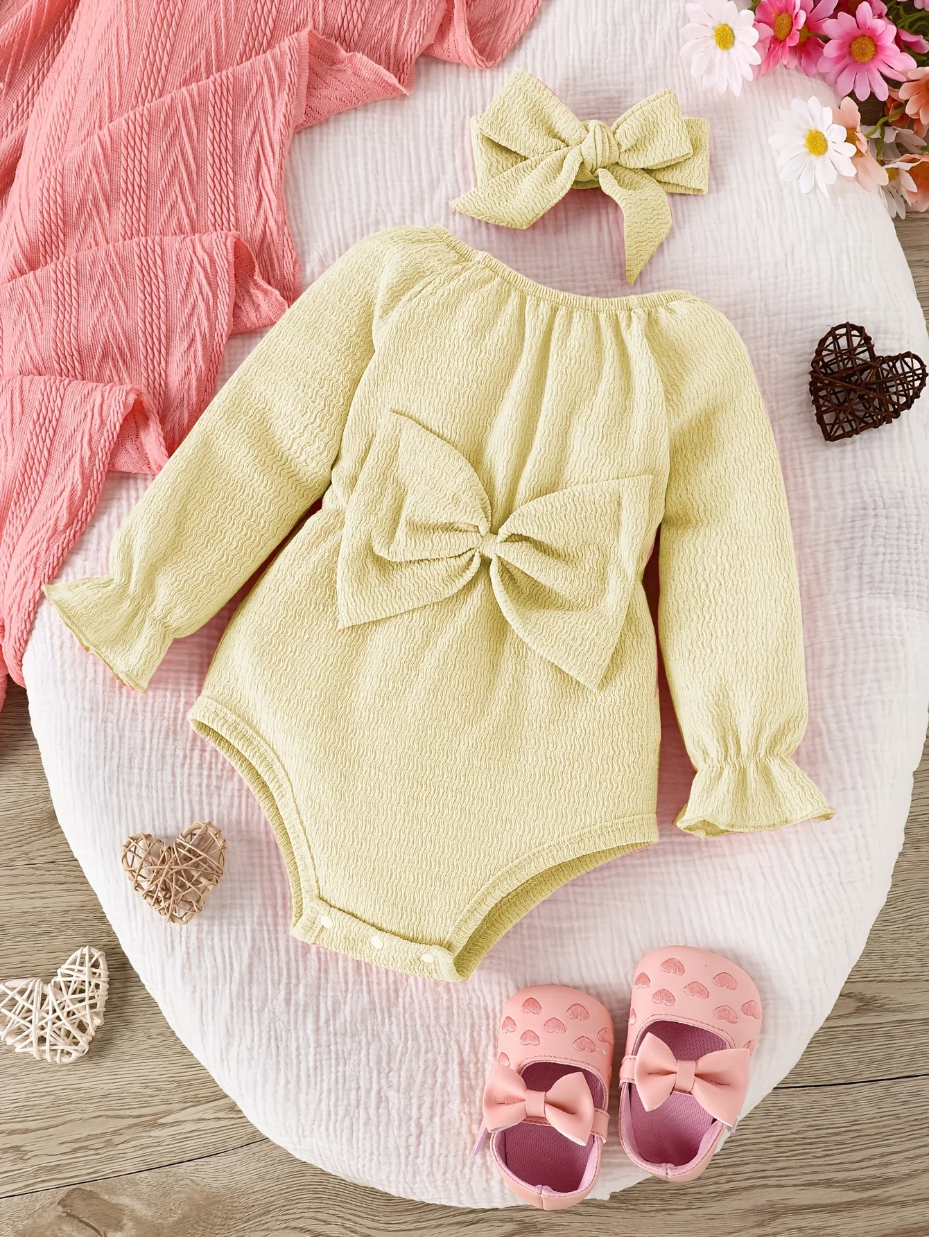 Baby  Spring and Autumn Cute Fashion Sweet Foreign Style Bow Pink Long Sleeve Onesie + Kerchief Baby Two-piece Set