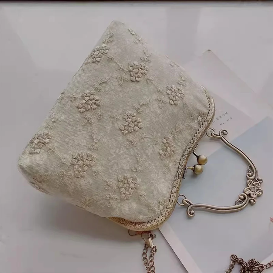 Vintage Metal Clip Hand Bags For Women Lace Embroidery Shoulder Bag Lock Design Evening Wallet Shopping Chains Crossbody Bag Sac