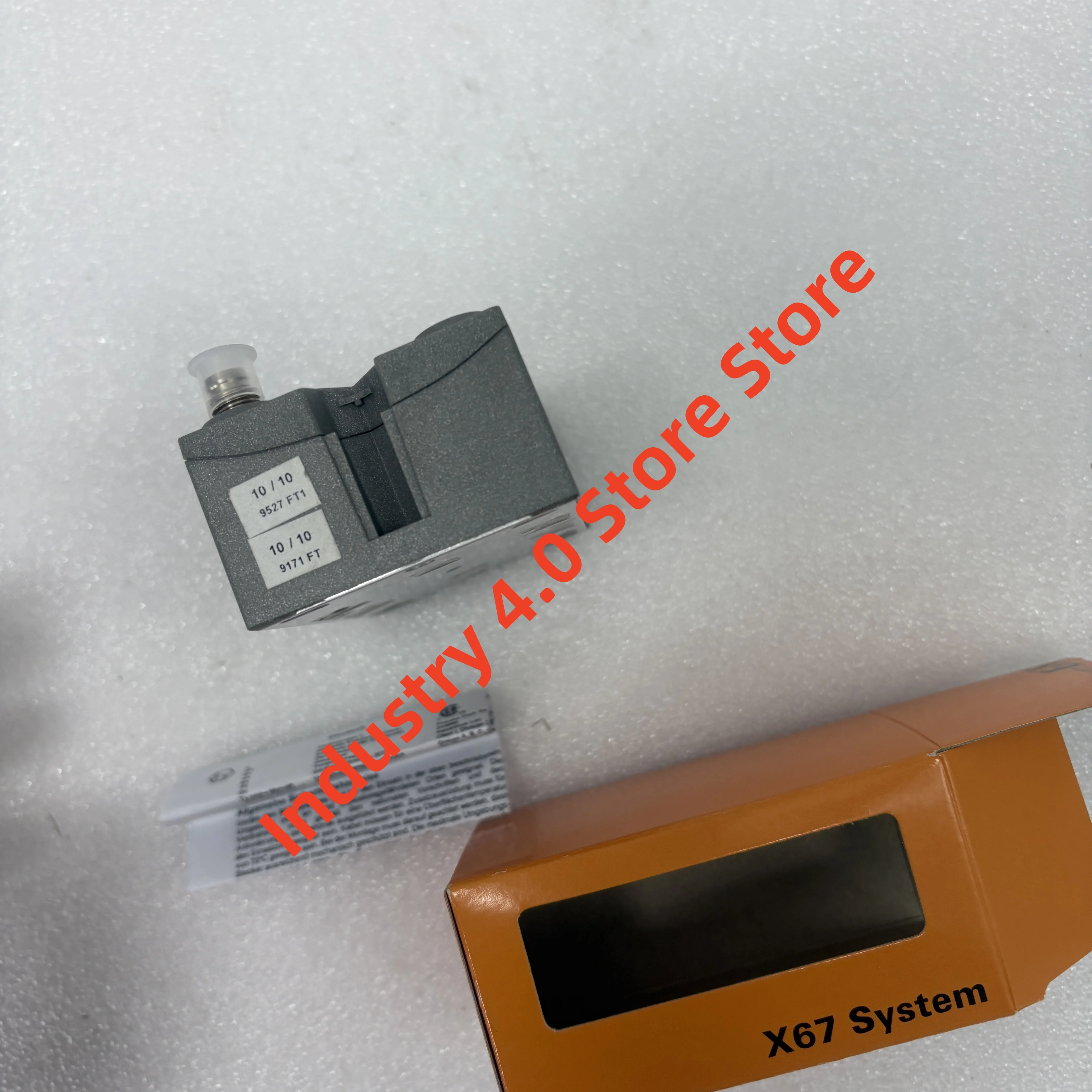 새로운 원본 X67DM1321 PLC 모듈