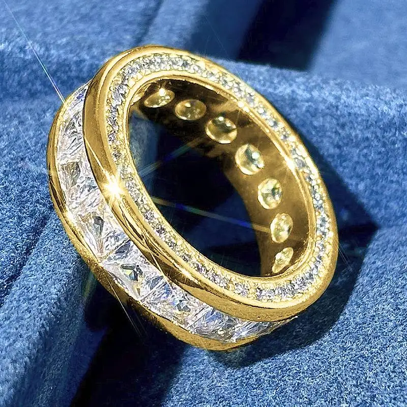 Huitan Luxuriöser goldfarbener Damenring mit funkelndem Zirkonia für Hochzeit, Verlobung, trendige Accessoires, vielseitiger Schmuck