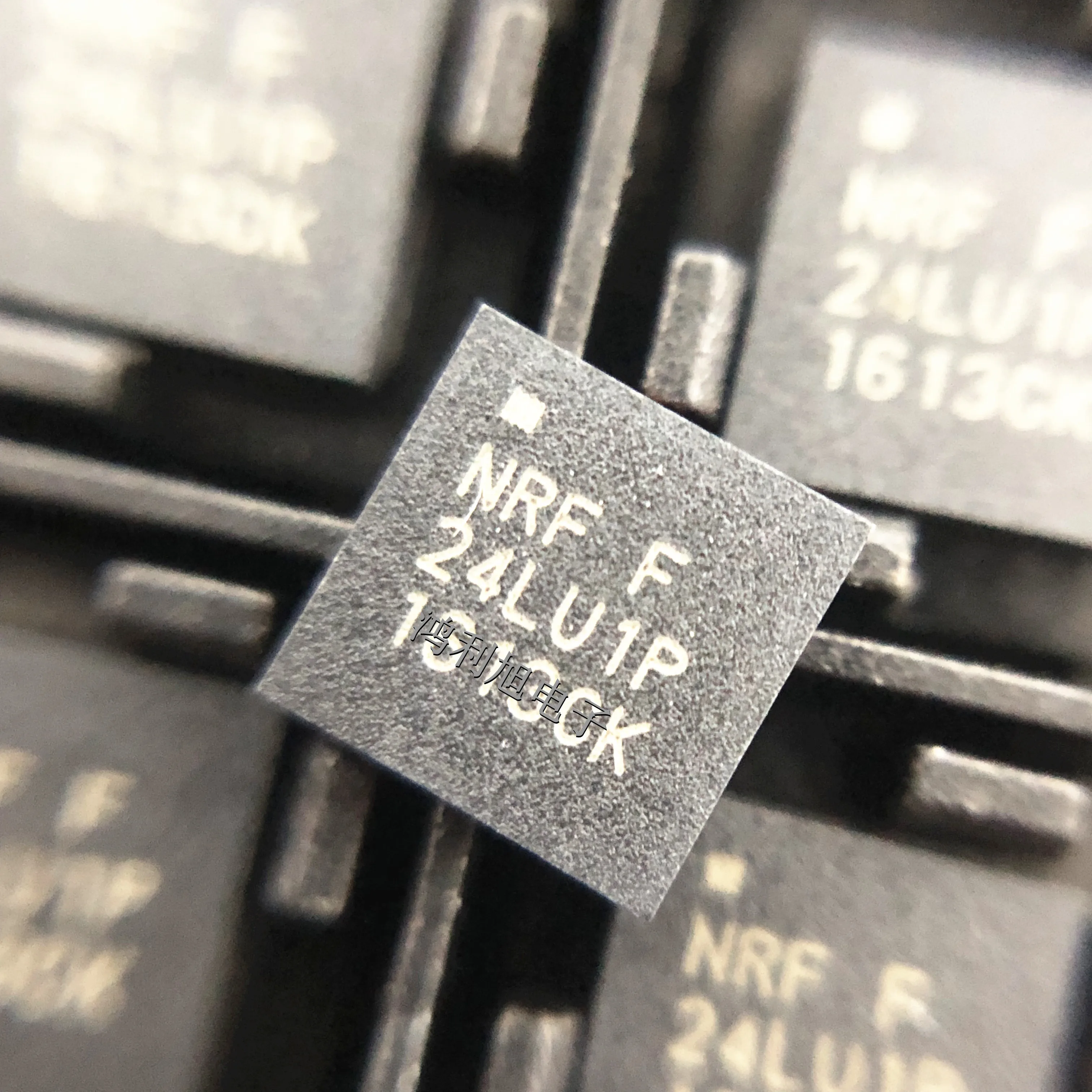 

5 шт./лот NRF24LU1P-F32Q32-T QFN-32 MARKING;NRF24LU1P RF-трансивер 2,4 ГГц RF TRNSCVR с USB MCU/32K FLSH ME
