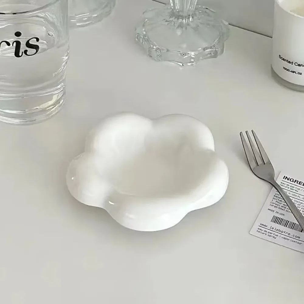 Tigela de Cerâmica Nórdica Fofa em Formato de Coração e Flores, Mini Prato para Molhos e Temperos, Bandeja Pequena para Petiscos e Aperitivos