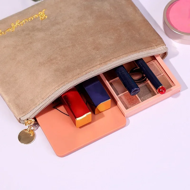 Bolsa de maquillaje de terciopelo con cremallera para mujer, bolsa de viaje pequeña para lápiz labial, bolsa de cosméticos para maquillaje de Color