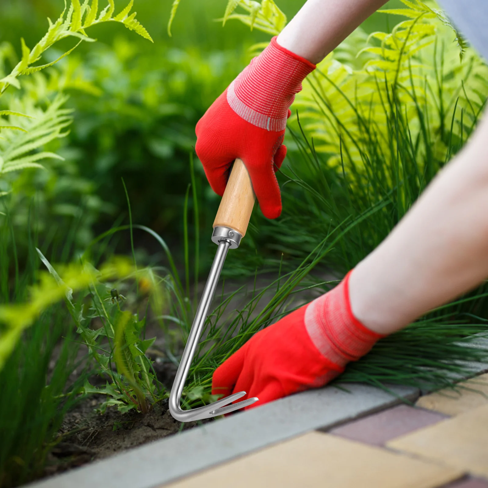 

Manual Weeder Multi-Functional Iron Gardening Weeder Tool Wooden Handle for Digging Planting Transplanting Soil Loosening