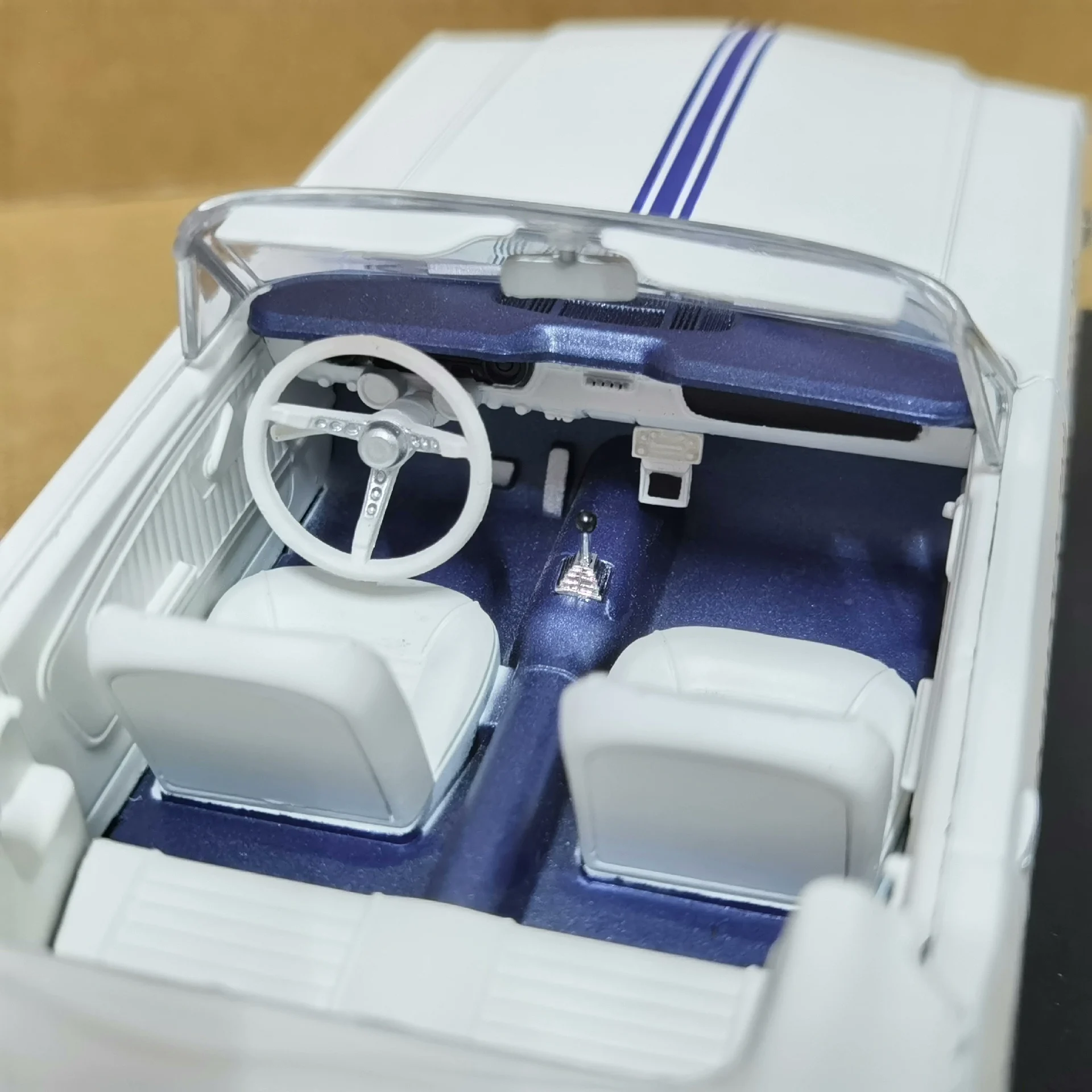 다이캐스트 IXO 1/24 스케일 포드 머스탱 1964 합금 자동차 모델 소장 장난감 선물 기념품 디스플레이 장식품