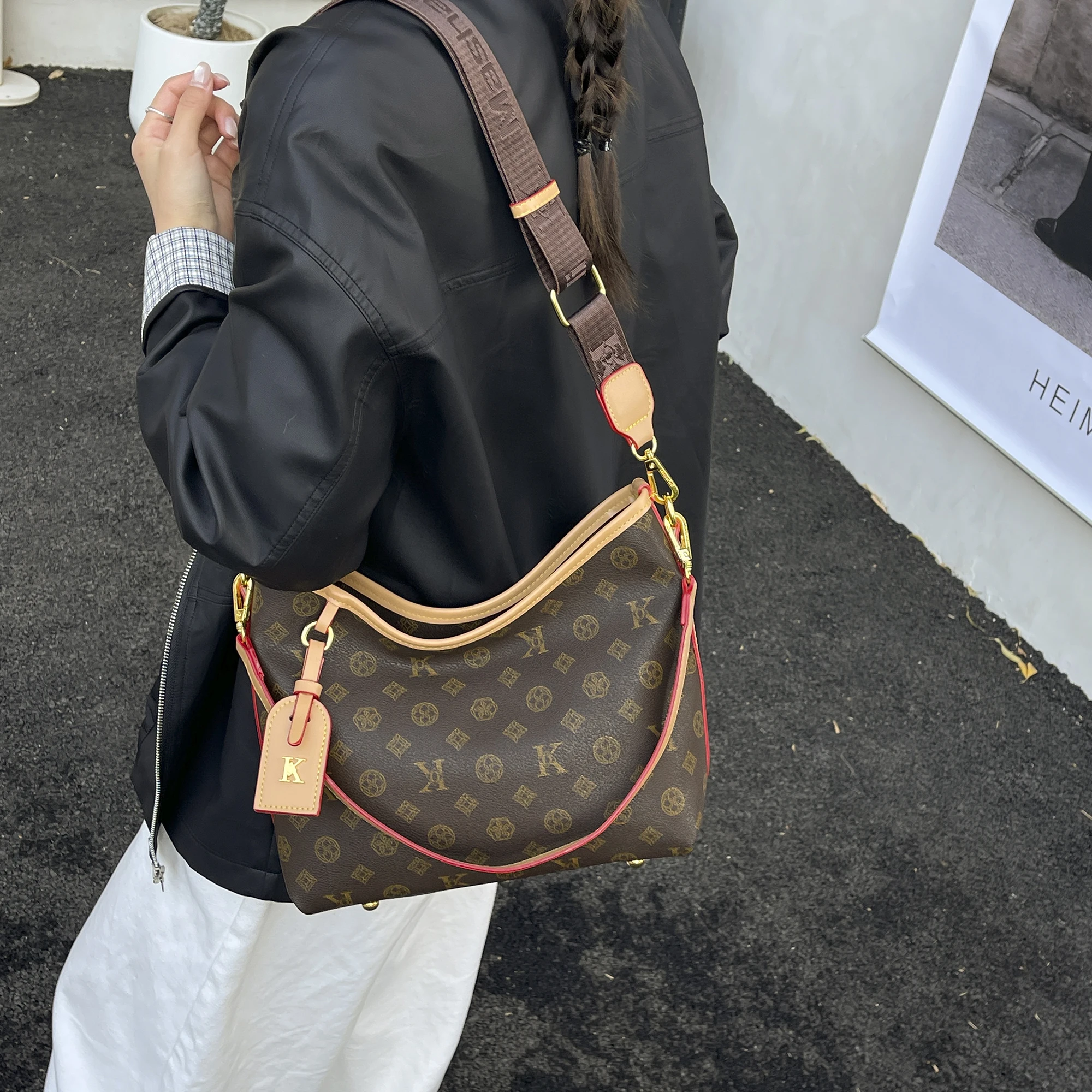 parisian-elegant-letter-logo-diaper-bags-for-ladies-designer-minimalist-shoulder-bag-stylish-casual-large-capacity-bag