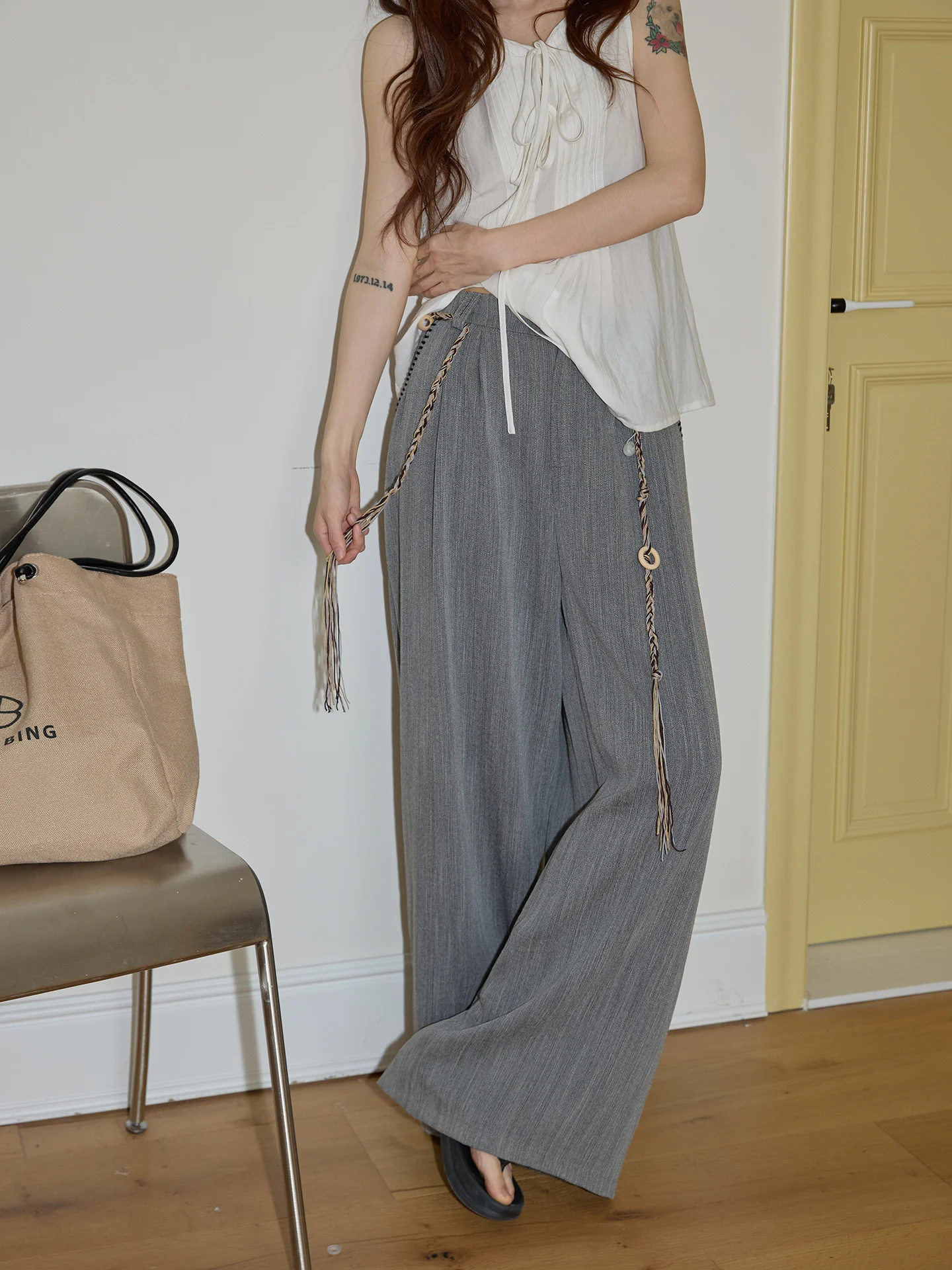 

Серые женские летние брюки с высокой талией, свободные, широкие, в пол, стройнящие, струящиеся, удобные, модный дизайн