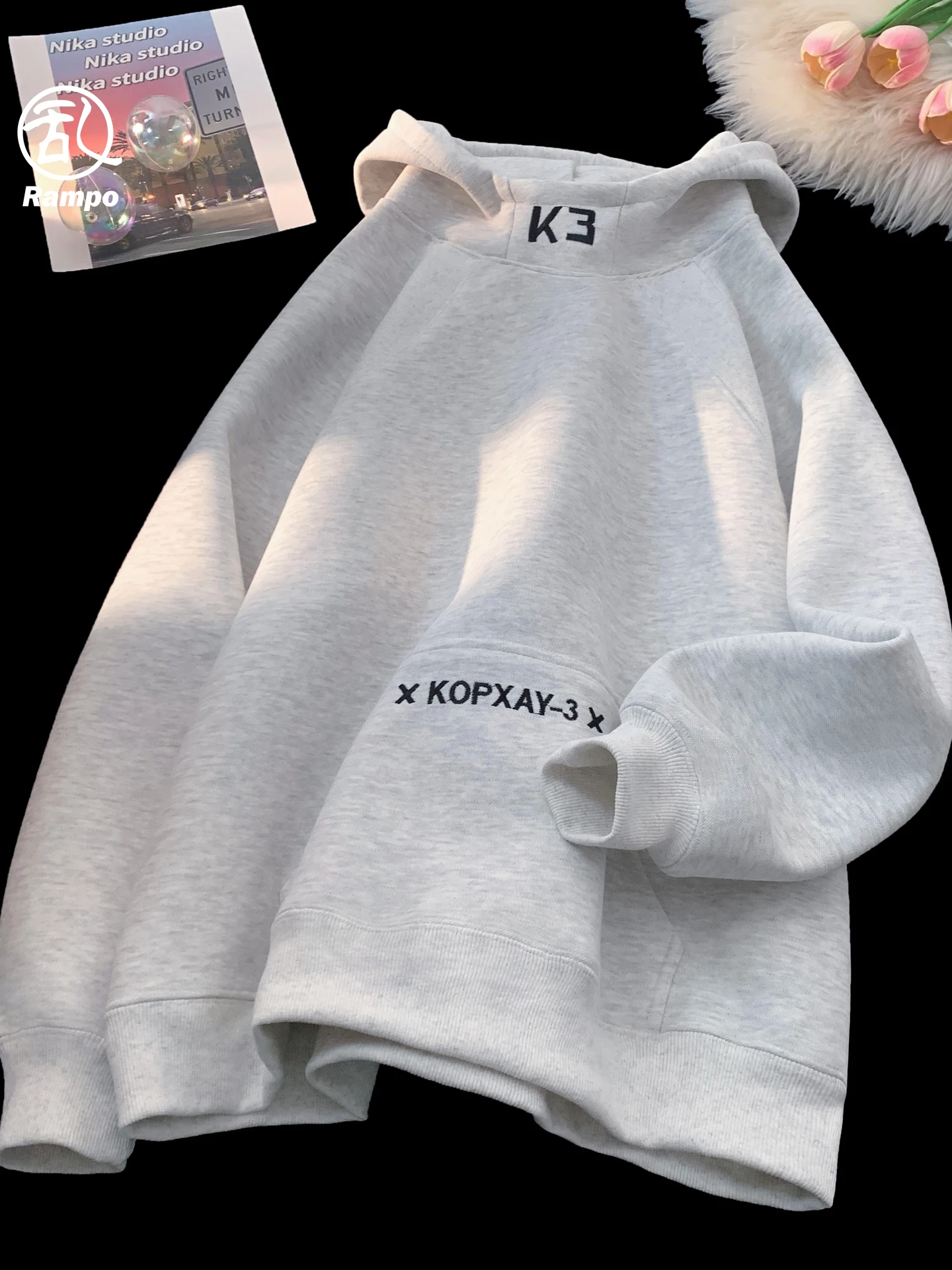 

Американский уличный стиль: простой худи с вышивкой, воротником-стойкой и капюшоном, свободный крой, осень-зима, свитшот