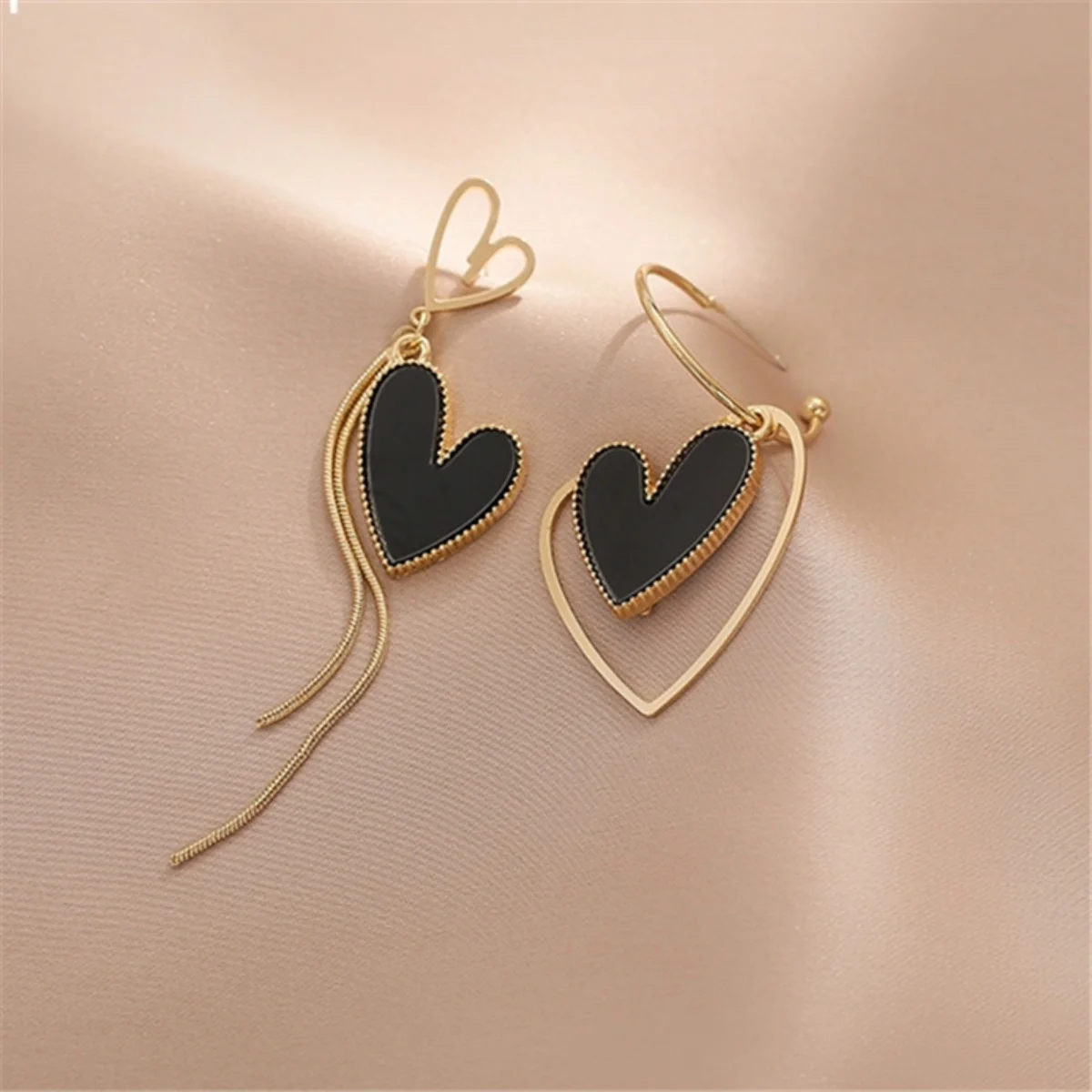 Korean Asymmetric Hollow Black Heart Dangle Earrings For Women Temperament Exaggerated Love Heart Drop Earrings Wedding Jewelry image 2