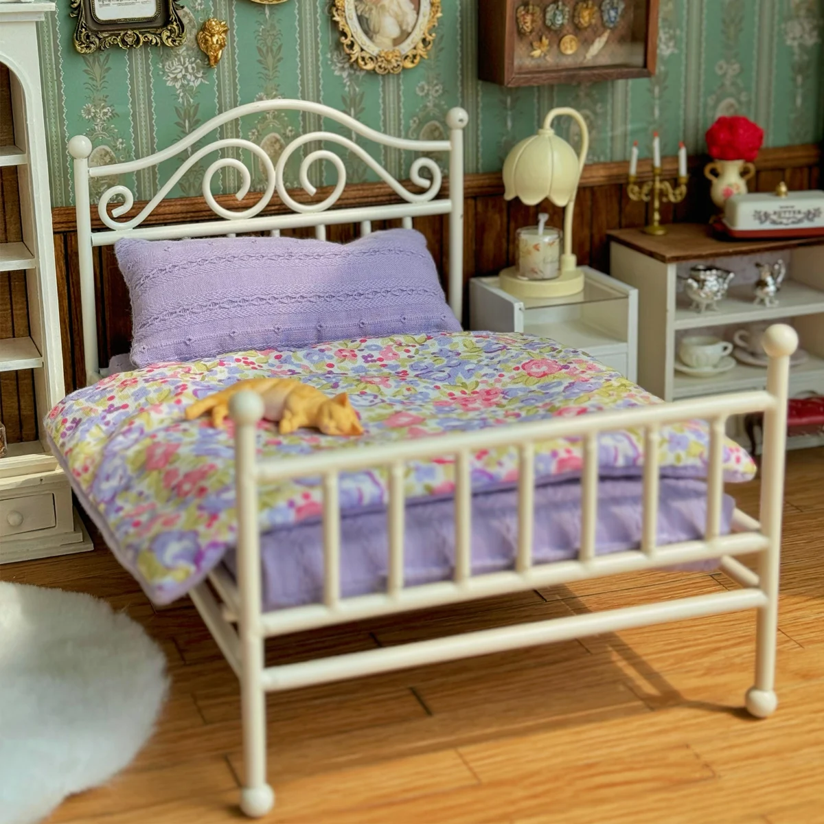 1:8--1:12 Miniature Simulation Furniture metal bed with 3pcs beding for Bjd Ob11 doll house