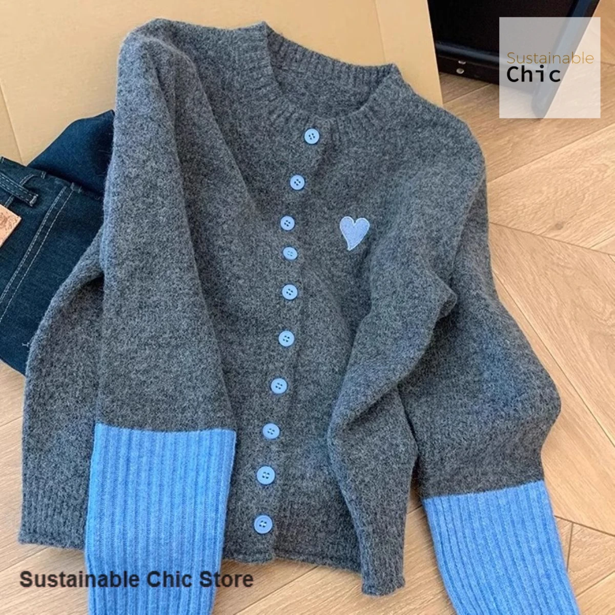 

Korean-style advanced feeling super nice contrast knitted cardigan coat women wear unique gray sweaters in autumn and winter.