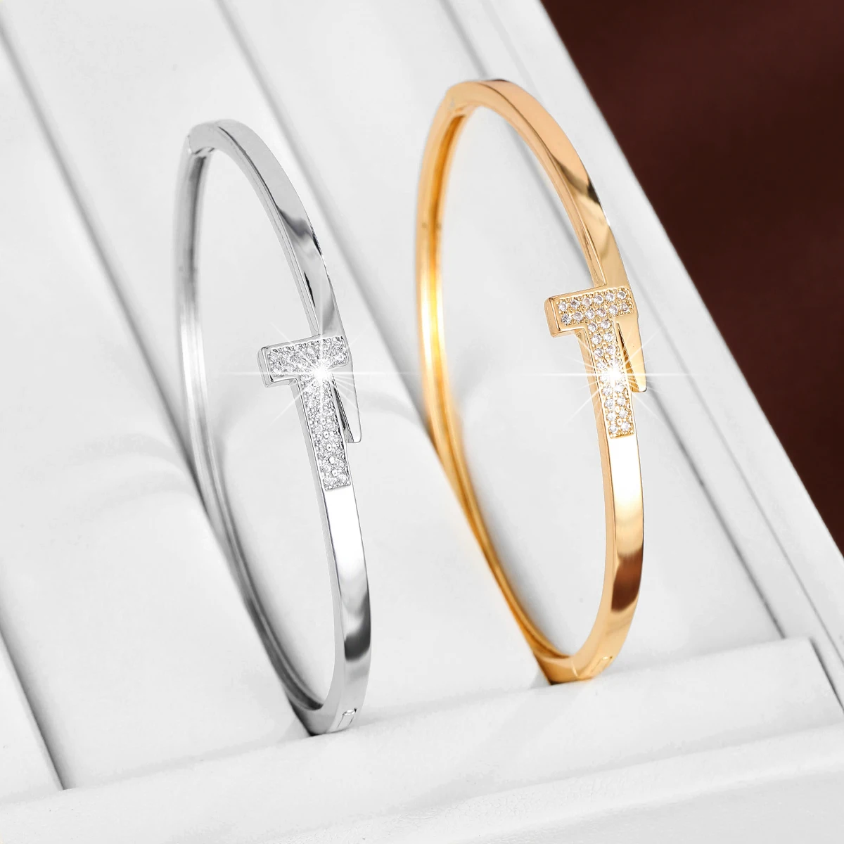 Eenvoudige T-letter ontwerp synthetische zirkonia damesarmband voor dagelijks cadeau geven van sieradenaccessoires