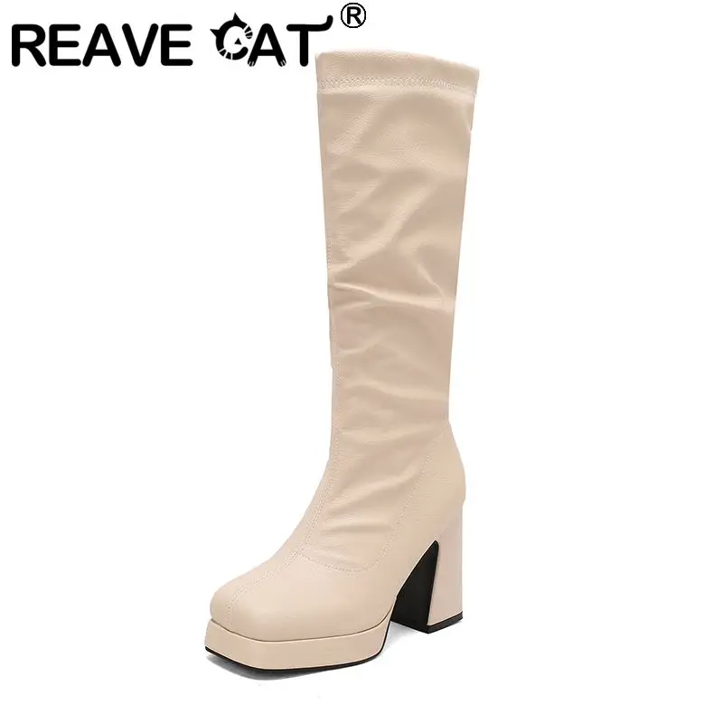 

REAVE CAT Плиссированные женские сапоги до колена с квадратным носком 9,5 см, блочный каблук 2 см, платформа без шнуровки, большой размер 46 47 48 Sexy Dating Bota