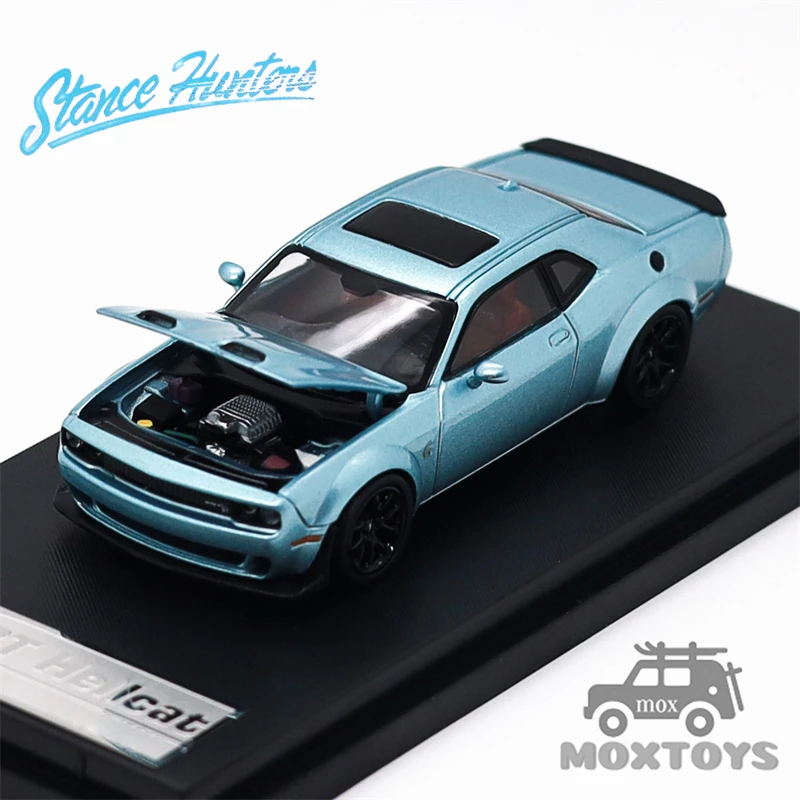 

Модель автомобиля Stance Hunters 1:64 Challenger SRT Hellcat Ice Blue Diecast