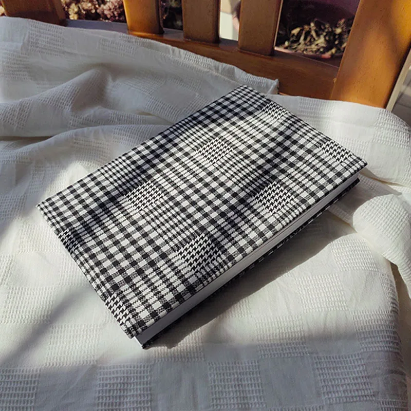 Classic Checkered Pattern，A5 Or Customizable Size Adjustable Book Cover