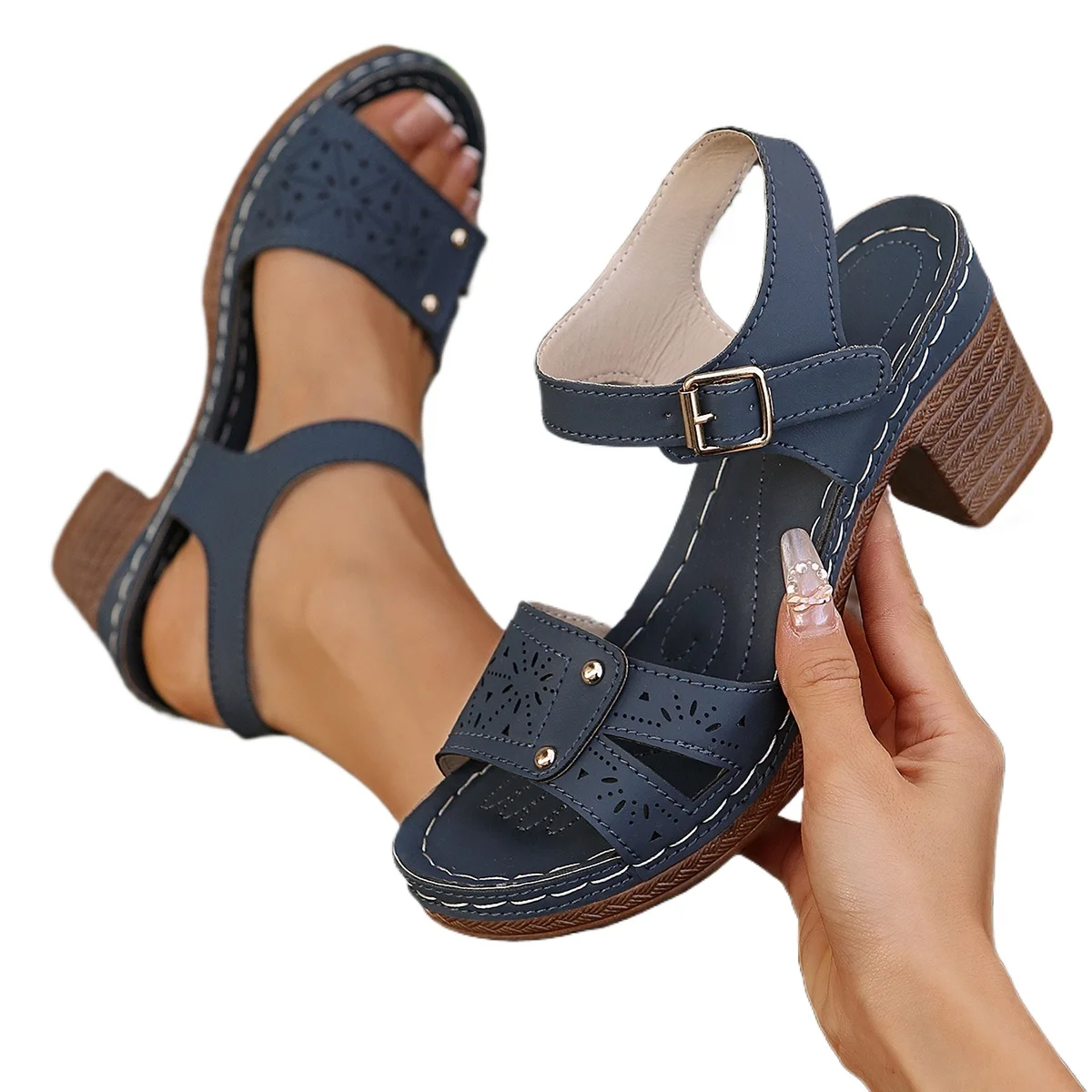 Nouvelles sandales à talons épais pour femmes 2026, sandales à talons hauts tendance pour femmes, chaussures de couleur unie, sangle à boucle, chaussures pour femmes grandes tailles