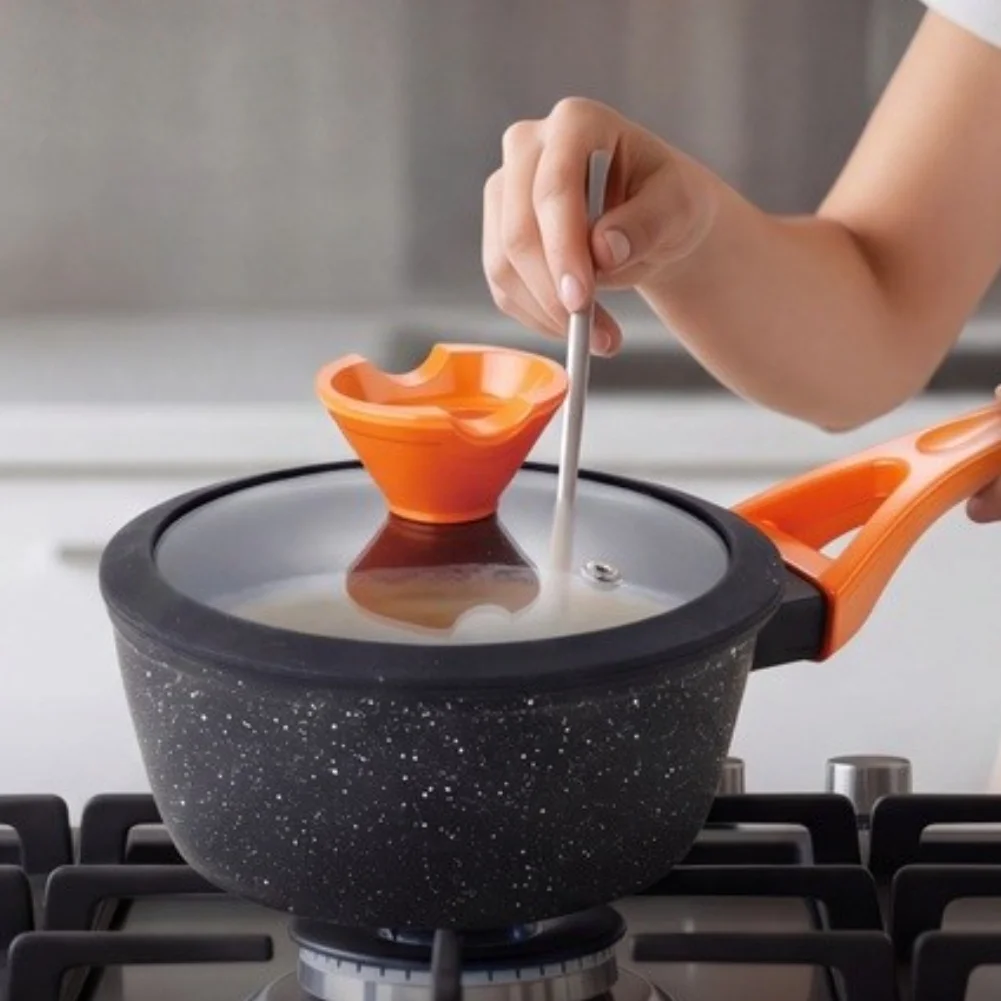 Alloy Construction Saucepan with Smooth Interior and Tempered Glass Lid for Milk Warming Porridge and Small Portion Cooking