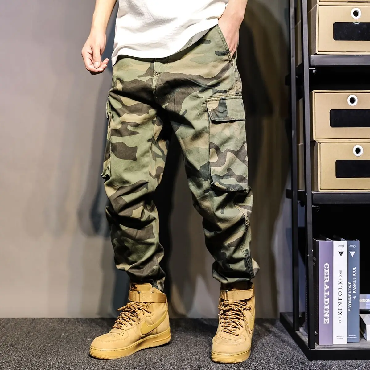 Camouflage Work Trousers for Men with Multiple Pockets Loose Wear Resistant Long Pants Casual Youthful Style All Season Use