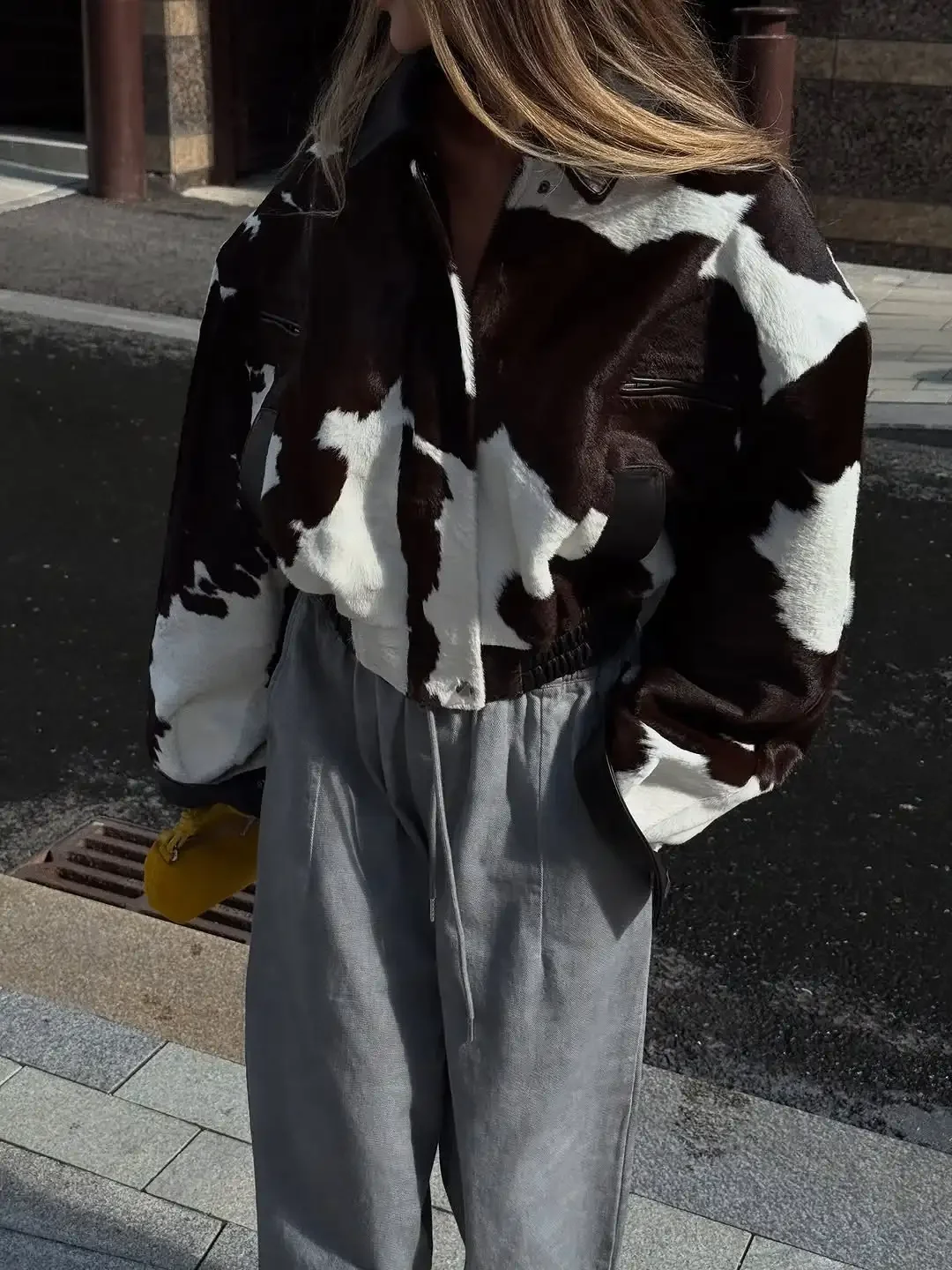 Kráva vzorovaná stojáček krátká bunda ženy módní elegantní zip volné bundy dáma nová podzimní ležérní dojíždění streetwear - náhled 5